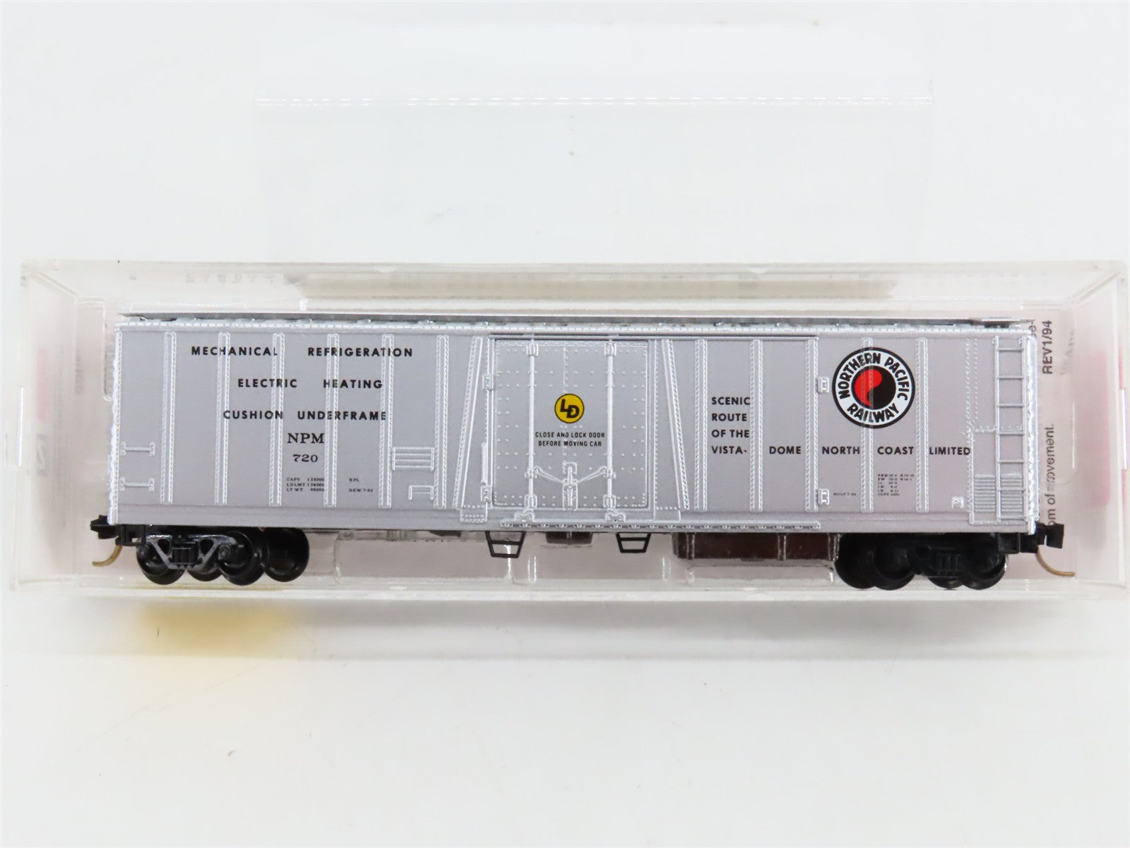 N Scale Micro-Trains MTL 70050 NPM Northern Pacific 51' Reefer 720 RTR