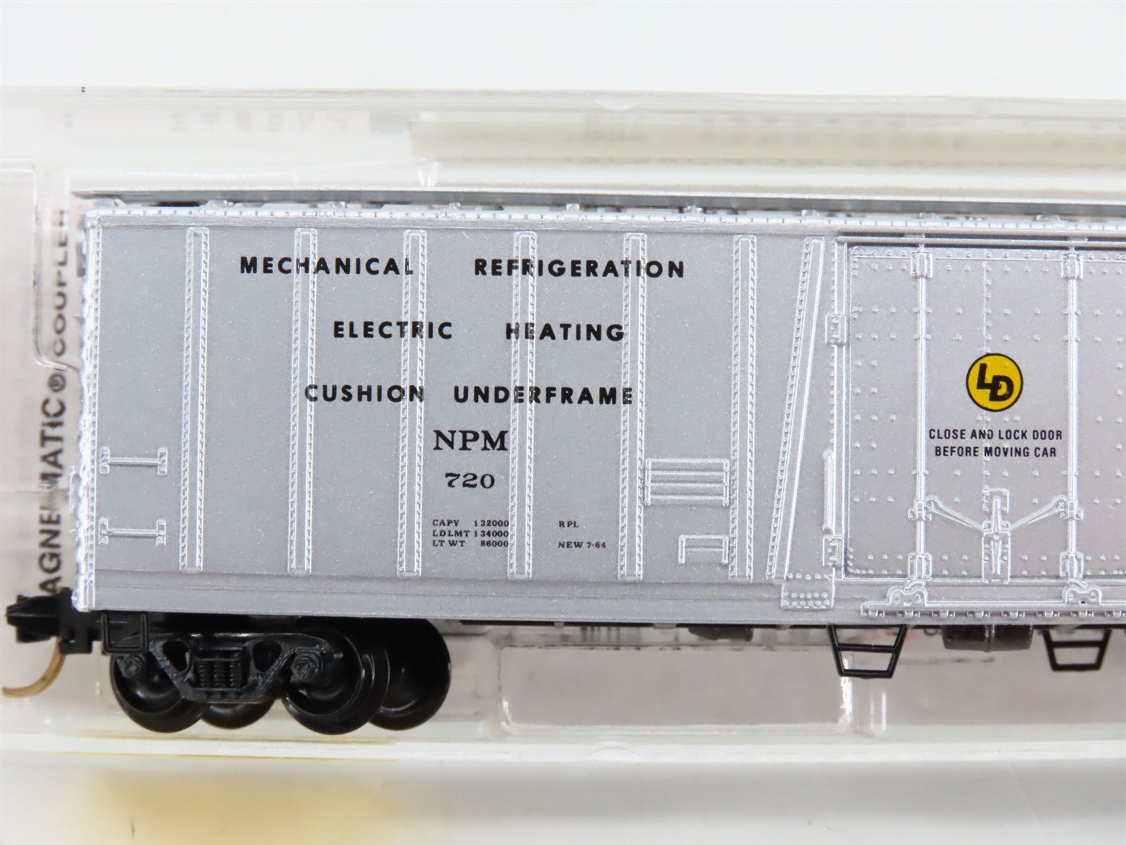 N Scale Micro-Trains MTL 70050 NPM Northern Pacific 51' Reefer 720 RTR