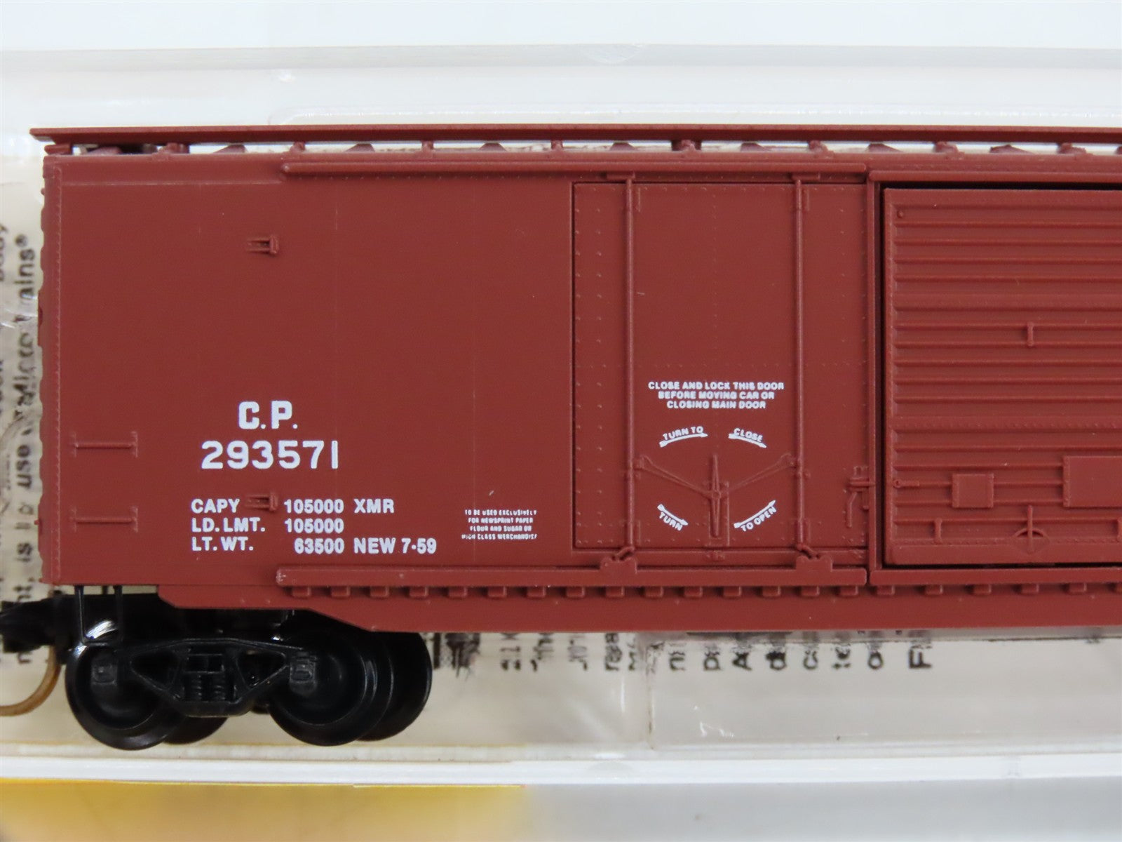 N Scale Micro-Trains MTL 33090 CP Canadian Pacific 40' Box Car 293571 RTR