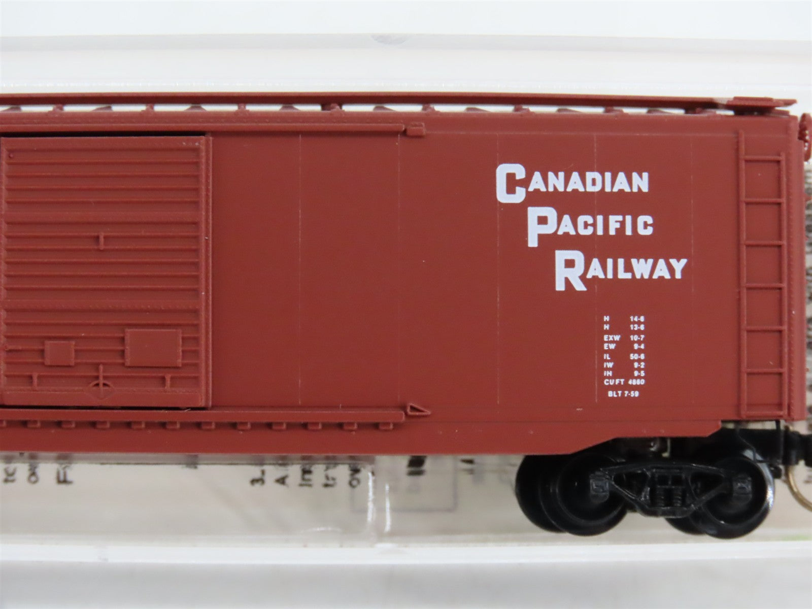N Scale Micro-Trains MTL 33090 CP Canadian Pacific 40' Box Car 293571 RTR