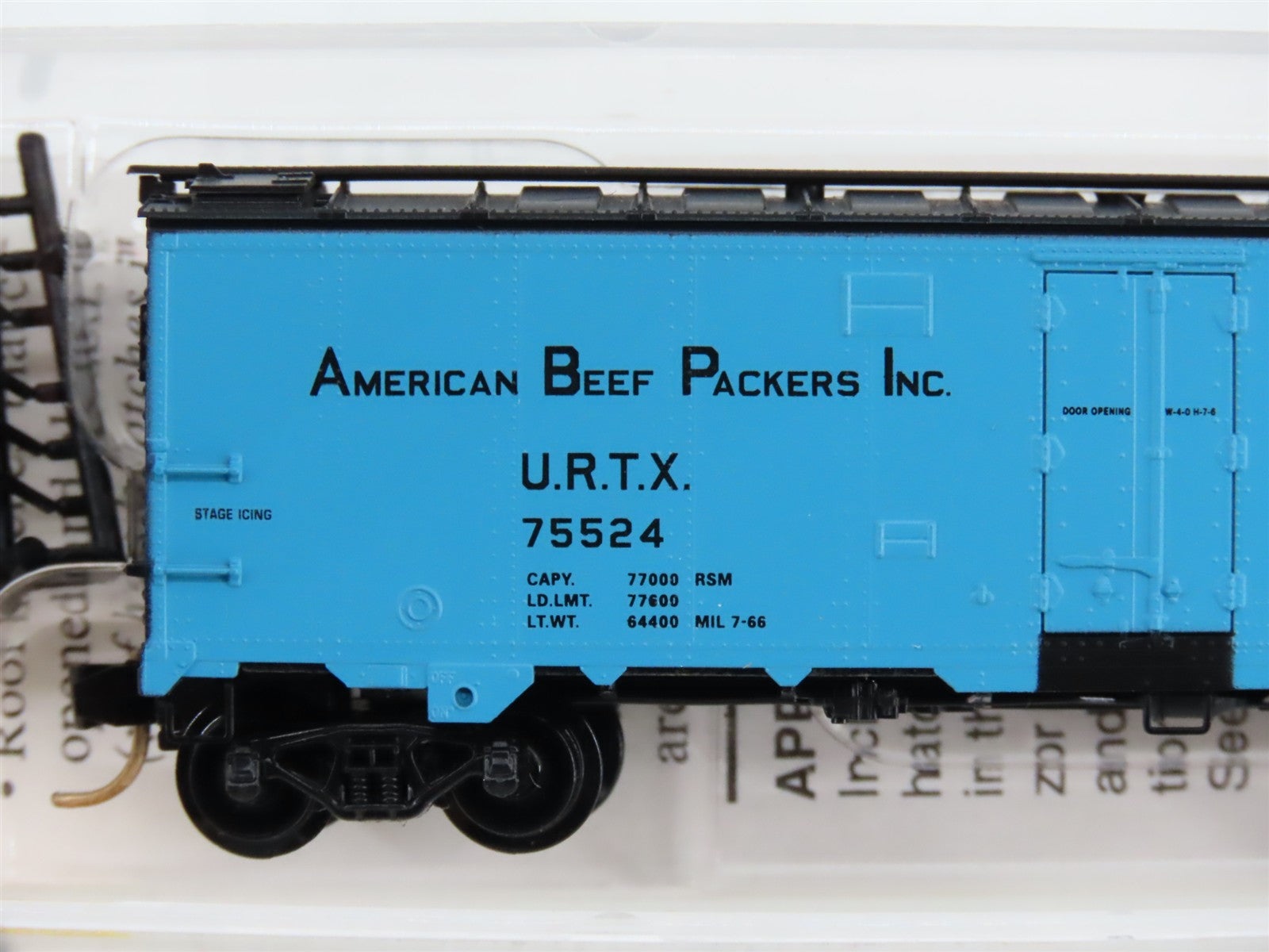 N Scale Micro-Trains MTL 59540 U.R.T.C. (American Beef Packers) 40' Reefer RTR