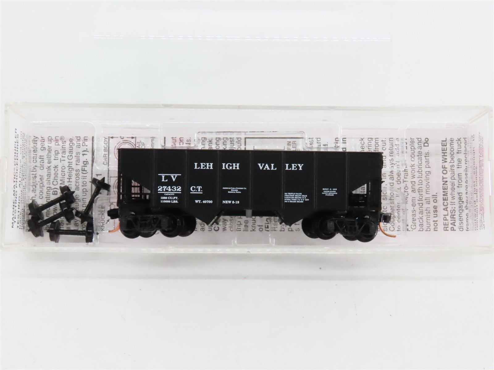 N Scale Micro-Trains MTL 56330 LV Lehigh Valley 33' 2-Bay Hopper 27432 RTR