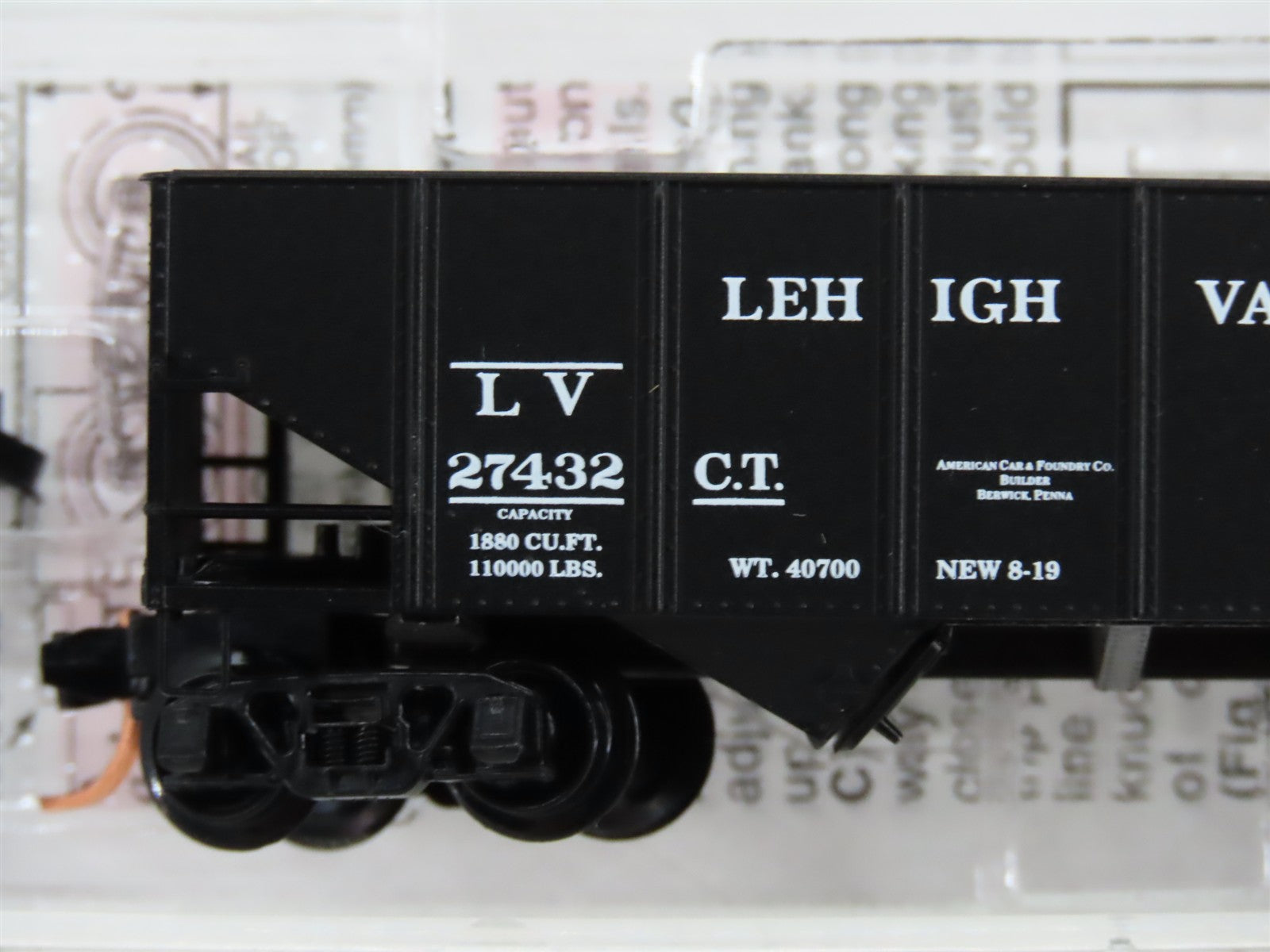 N Scale Micro-Trains MTL 56330 LV Lehigh Valley 33' 2-Bay Hopper 27432 RTR