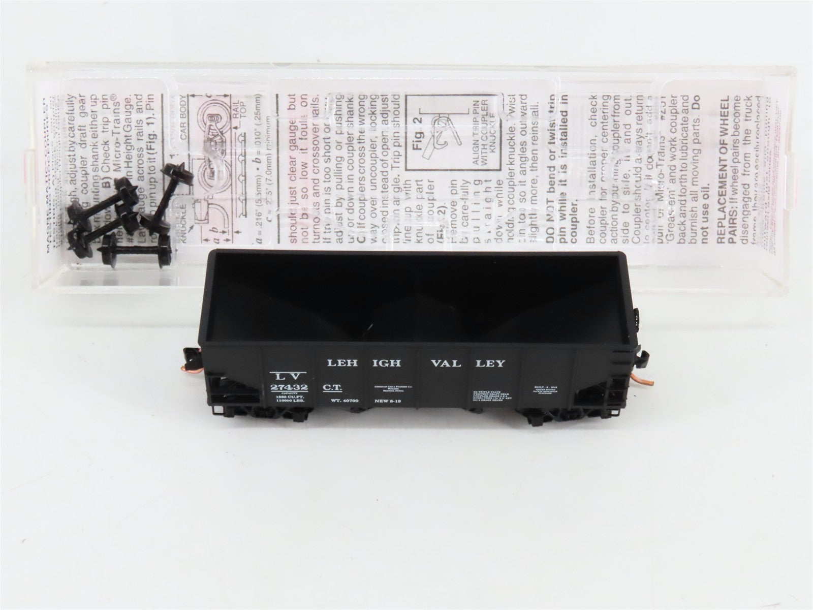 N Scale Micro-Trains MTL 56330 LV Lehigh Valley 33' 2-Bay Hopper 27432 RTR