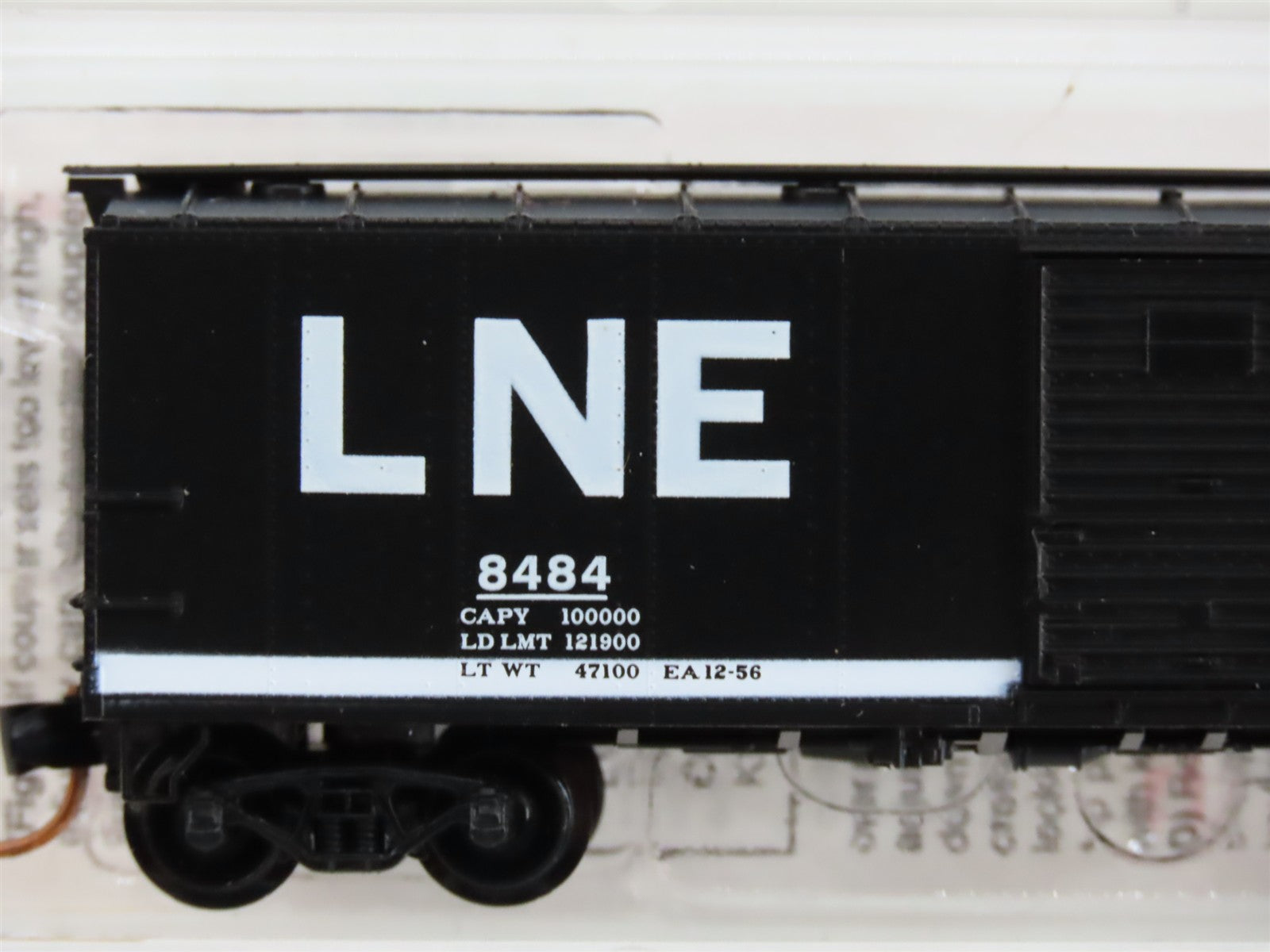 N Scale Micro-Trains MTL 120030 LNE Lehigh and New England 40' Box Car 8484 RTR