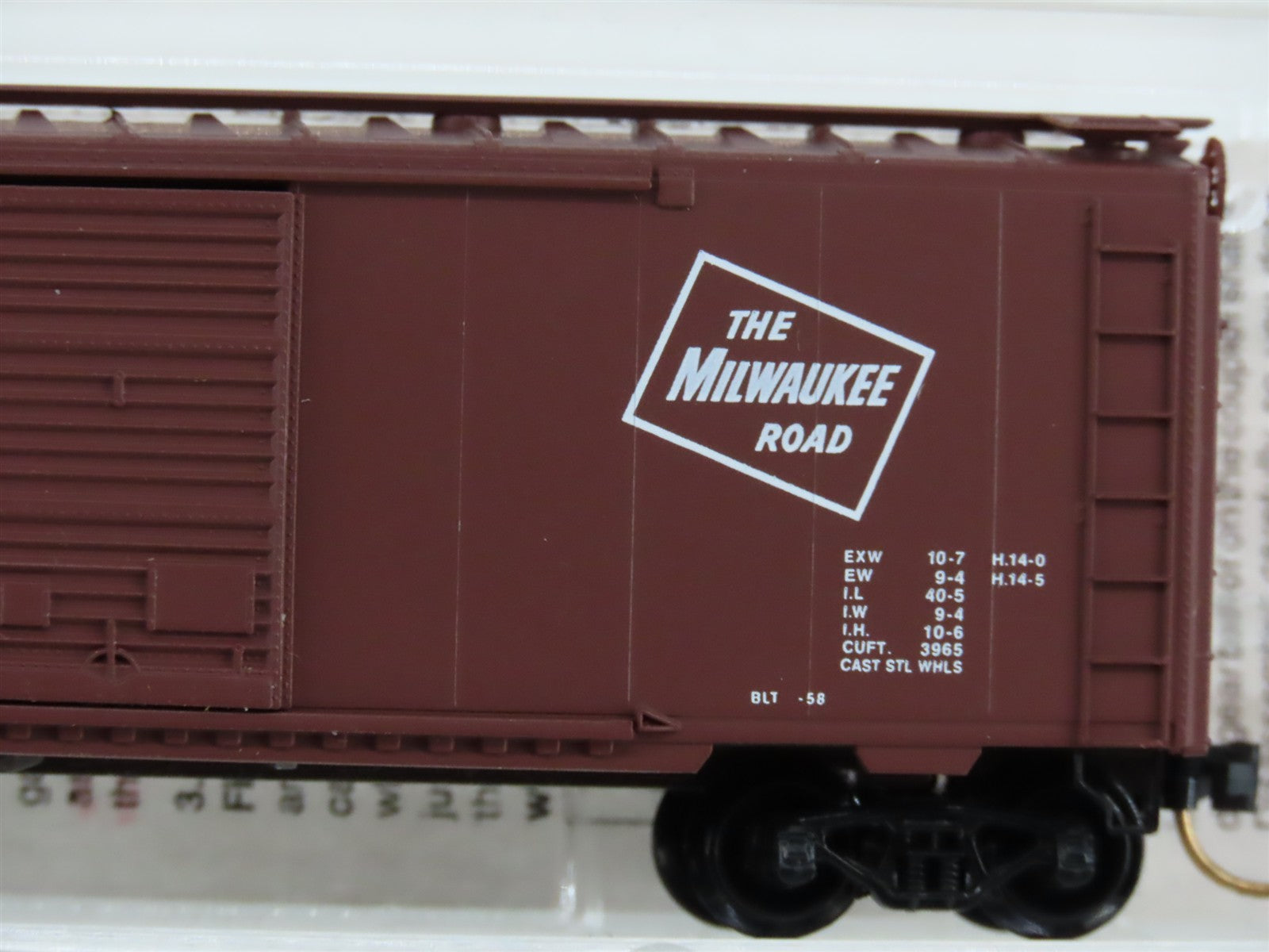 N Scale Micro-Trains MTL 22180 MILW Milwaukee Road 40' Box Car 29960 RTR