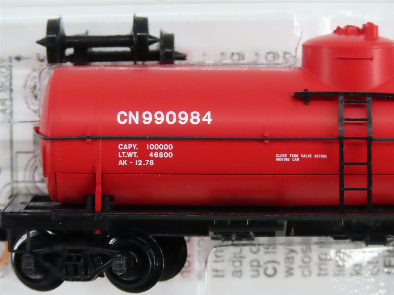 N Scale Micro-Trains MTL 65560 CN Canadian National 39' Single Dome Tank Car RTR