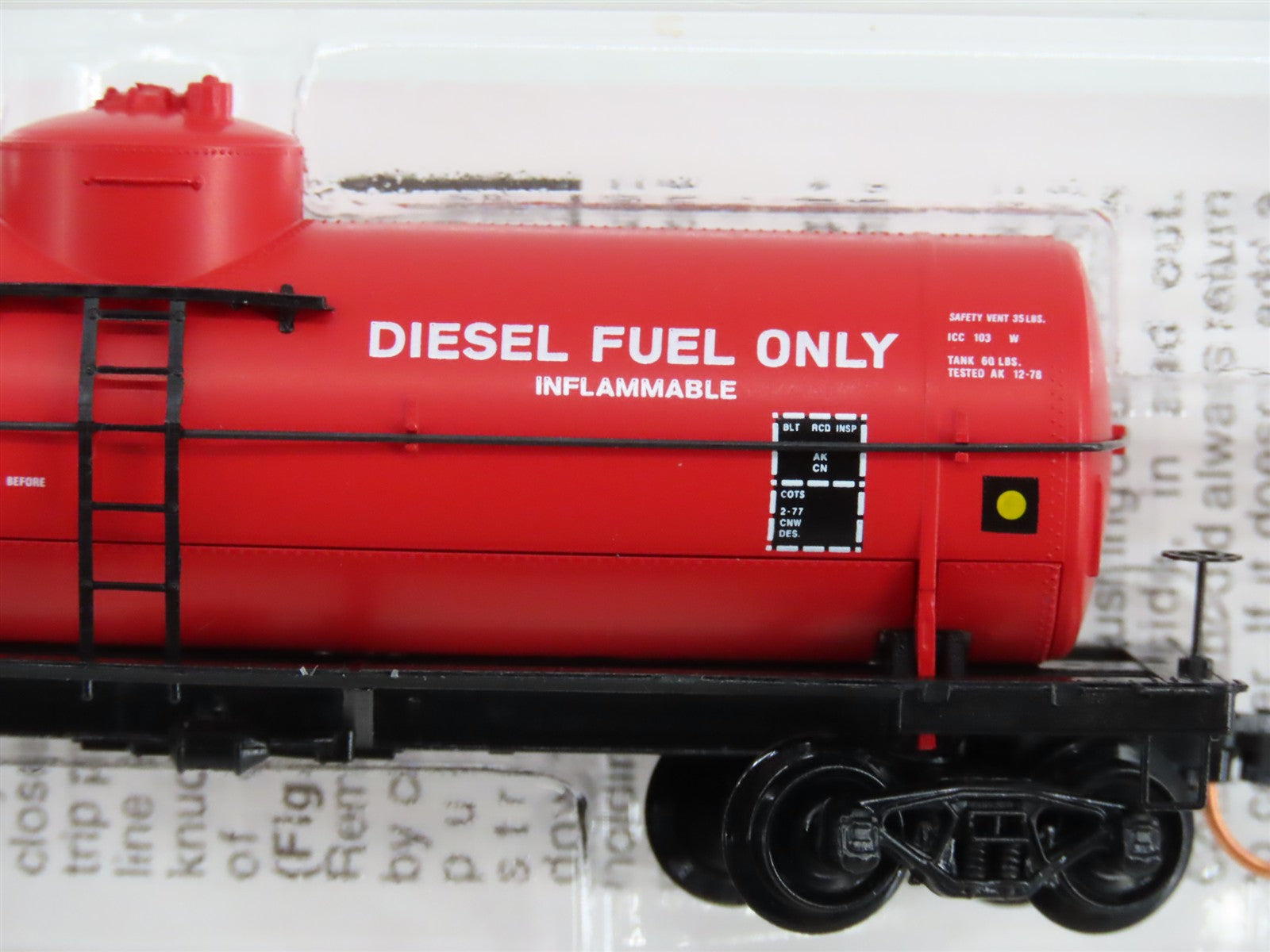 N Scale Micro-Trains MTL 65560 CN Canadian National 39' Single Dome Tank Car RTR