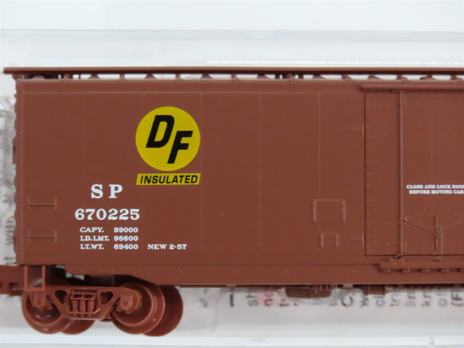 N Scale Micro-Trains MTL 32380 SP Southern Pacific 50' Plug Door Box Car RTR