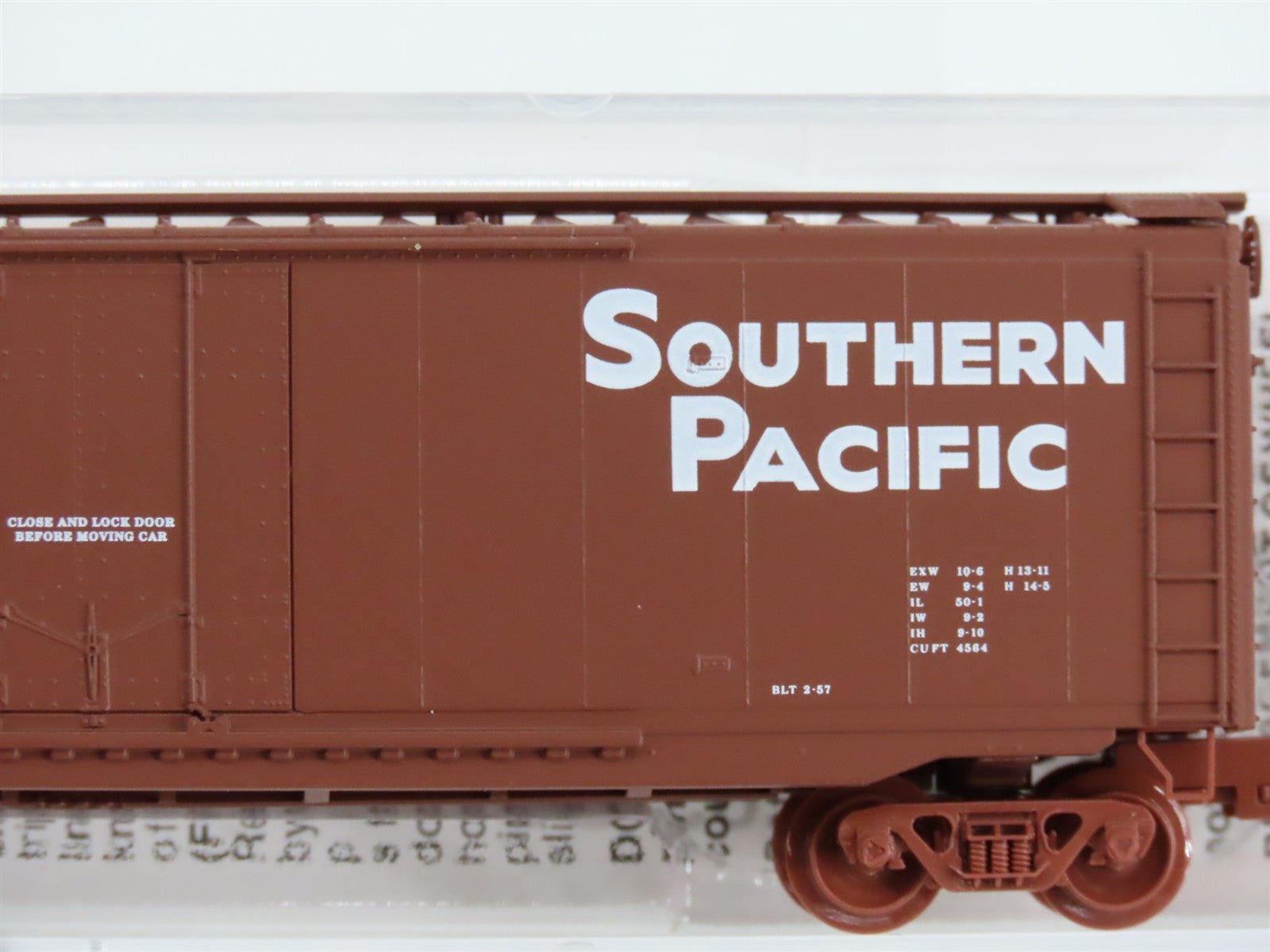 N Scale Micro-Trains MTL 32380 SP Southern Pacific 50' Plug Door Box Car RTR