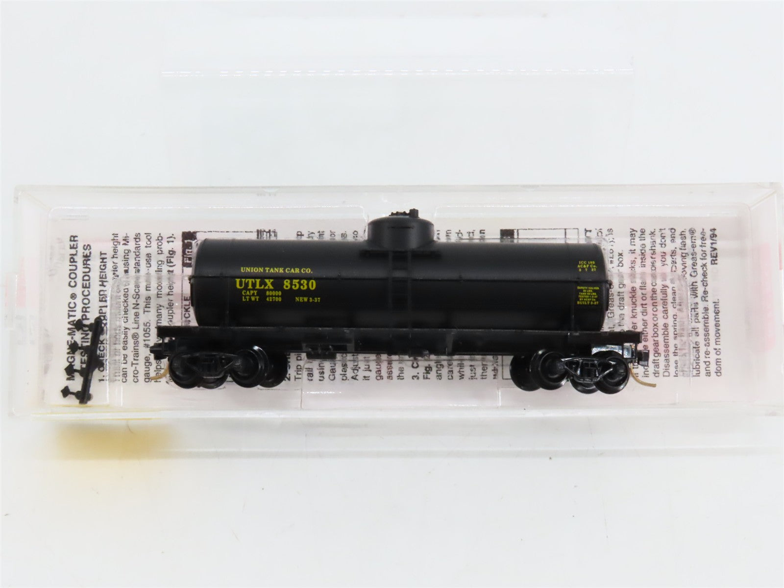 N Scale Micro-Trains MTL 65060 UTLX Union Tank Car Co. 39' Tank Car 8530 RTR