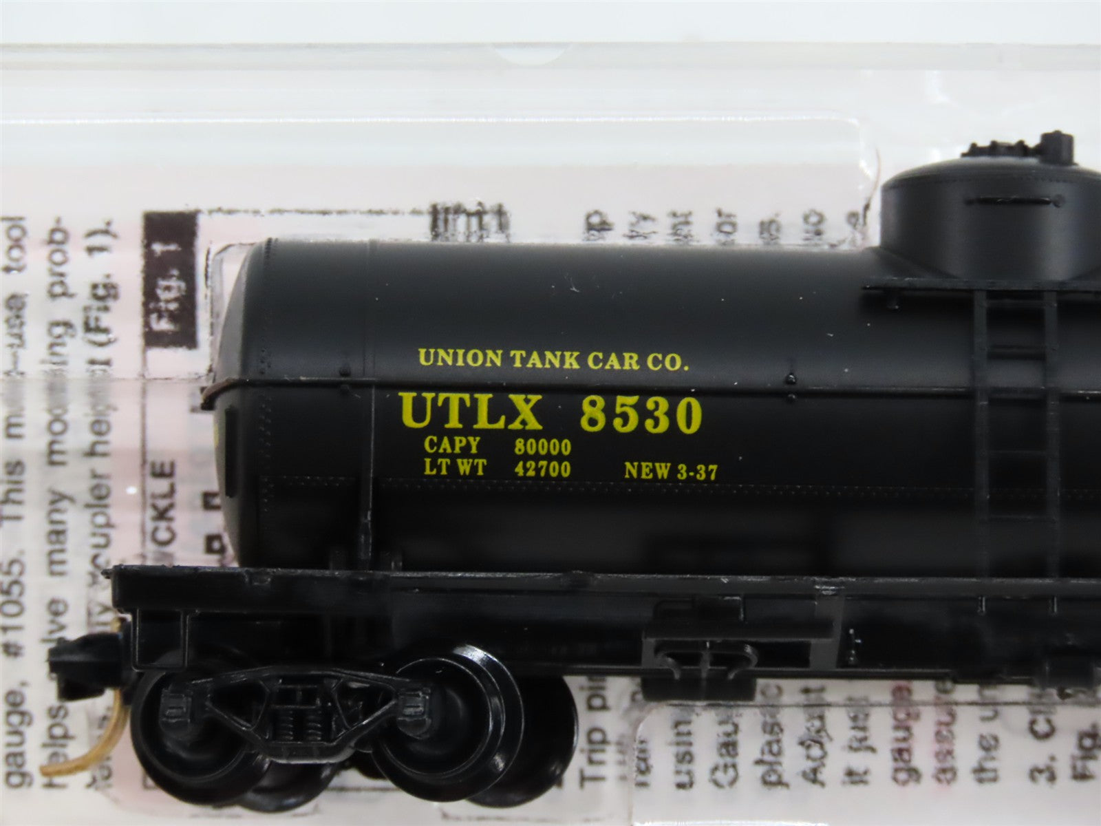 N Scale Micro-Trains MTL 65060 UTLX Union Tank Car Co. 39' Tank Car 8530 RTR