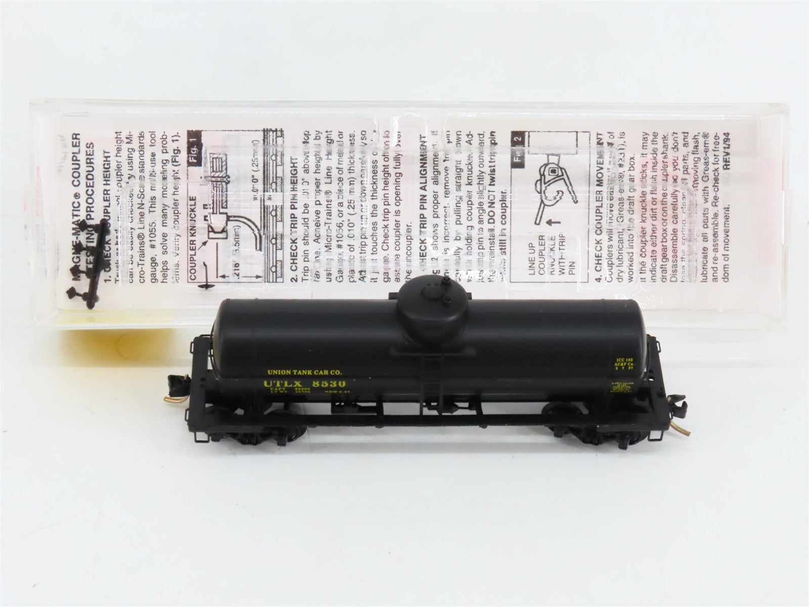 N Scale Micro-Trains MTL 65060 UTLX Union Tank Car Co. 39' Tank Car 8530 RTR