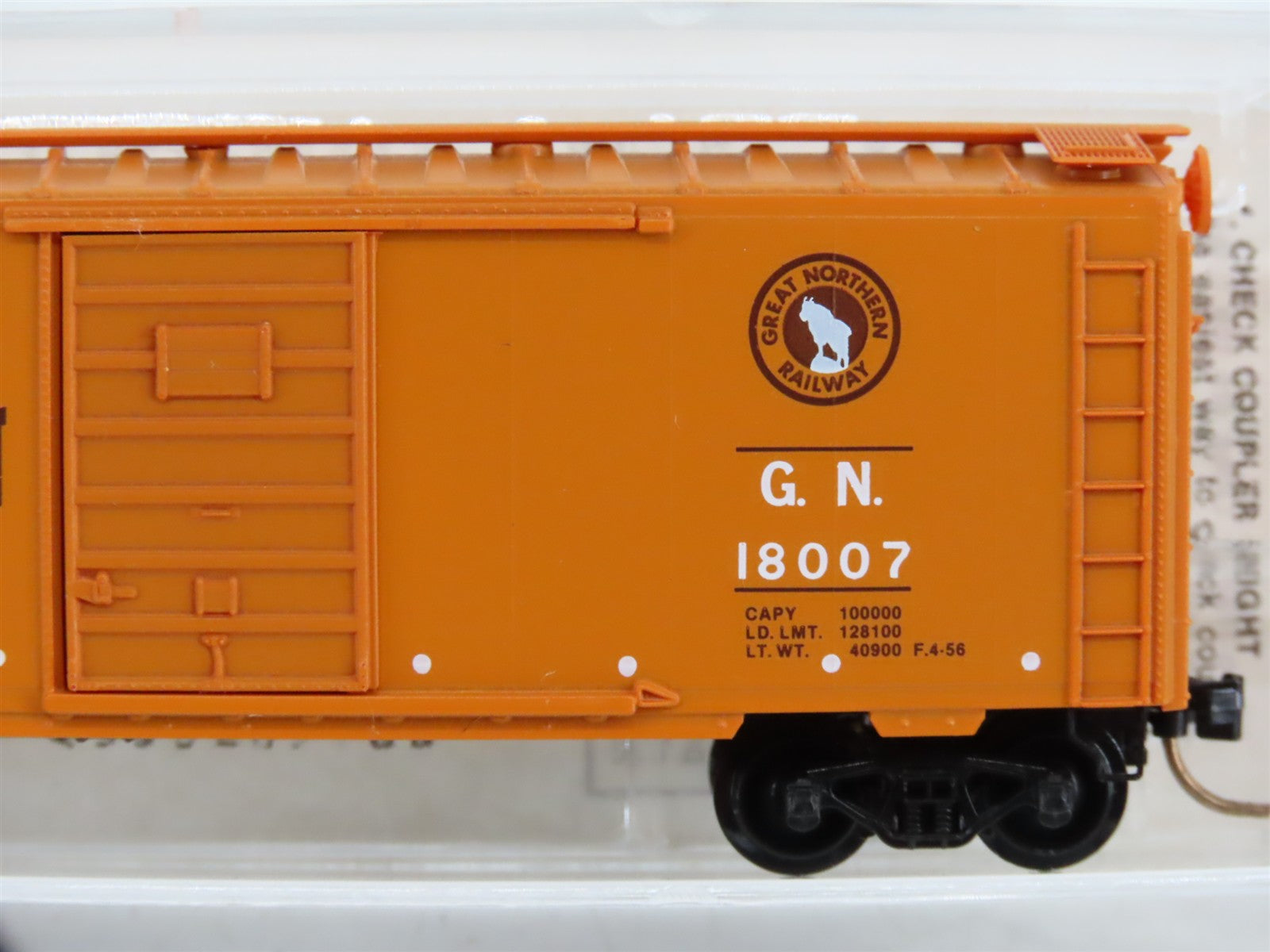 N Scale Micro-Trains MTL 20190 GN Great Northern 40' Box Car 18007 RTR