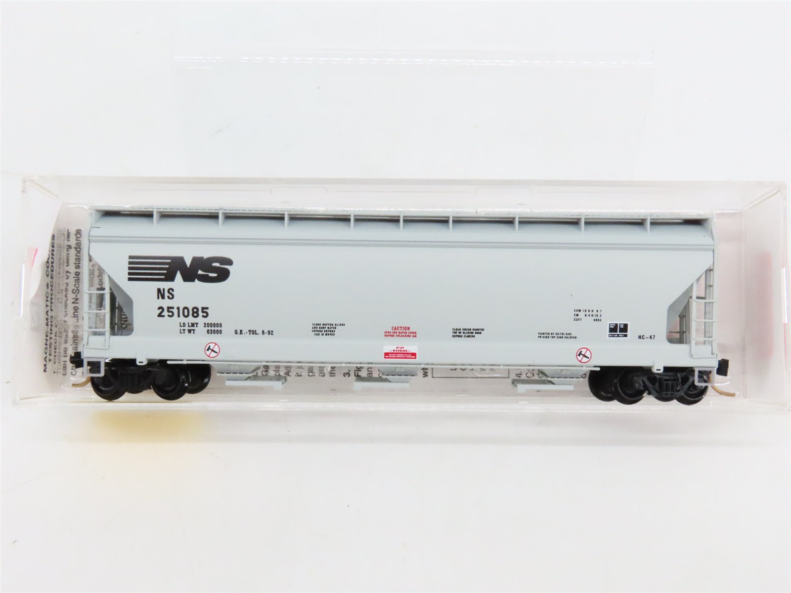 N Scale Micro-Trains MTL 94030 NS Norfolk Southern 3-Bay Covered Hopper RTR