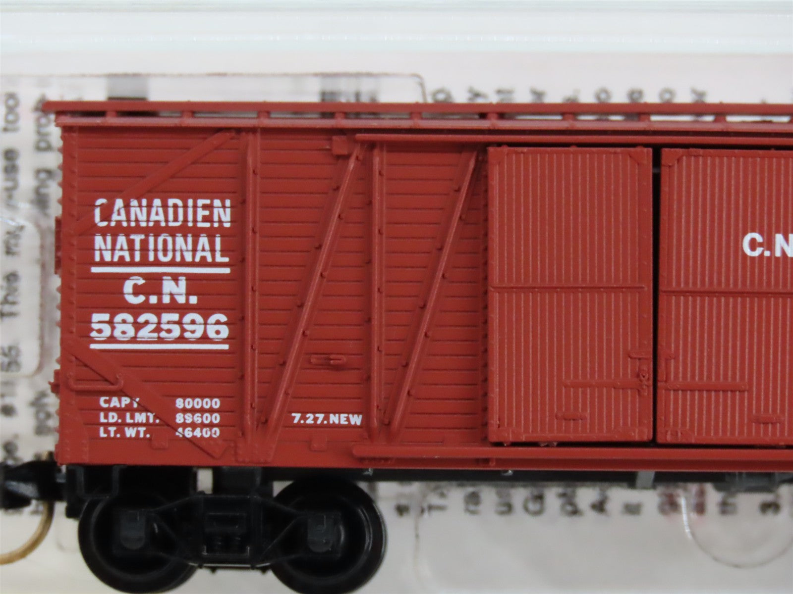 N Scale Micro-Trains MTL 29070 Canadian National 40' Outside Braced Box Car RTR