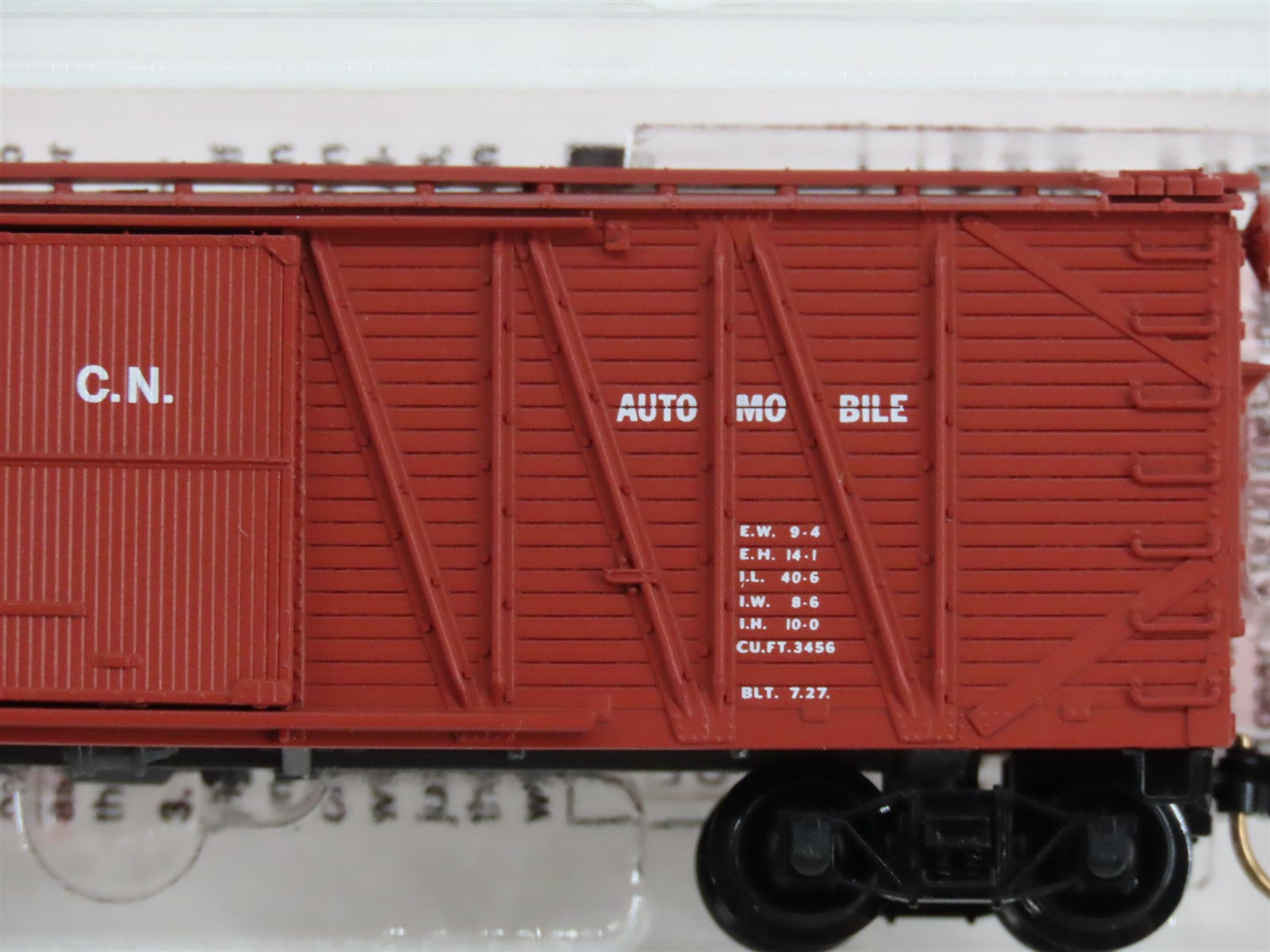 N Scale Micro-Trains MTL 29070 Canadian National 40' Outside Braced Box Car RTR