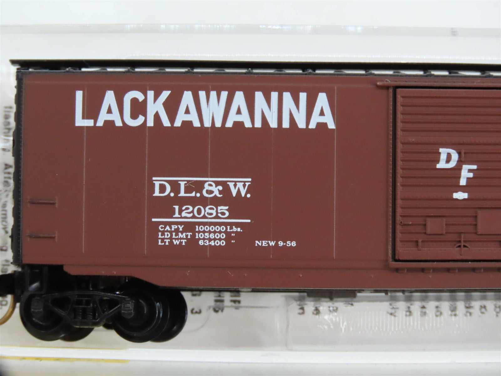 N Scale Micro-Trains MTL 31230 Delaware, Lackawanna & Western Box Car RTR