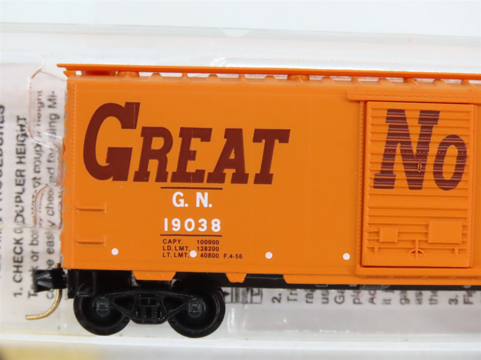 N Scale Micro-Trains MTL 20166 GN Great Northern 40' Box Car 19038 RTR
