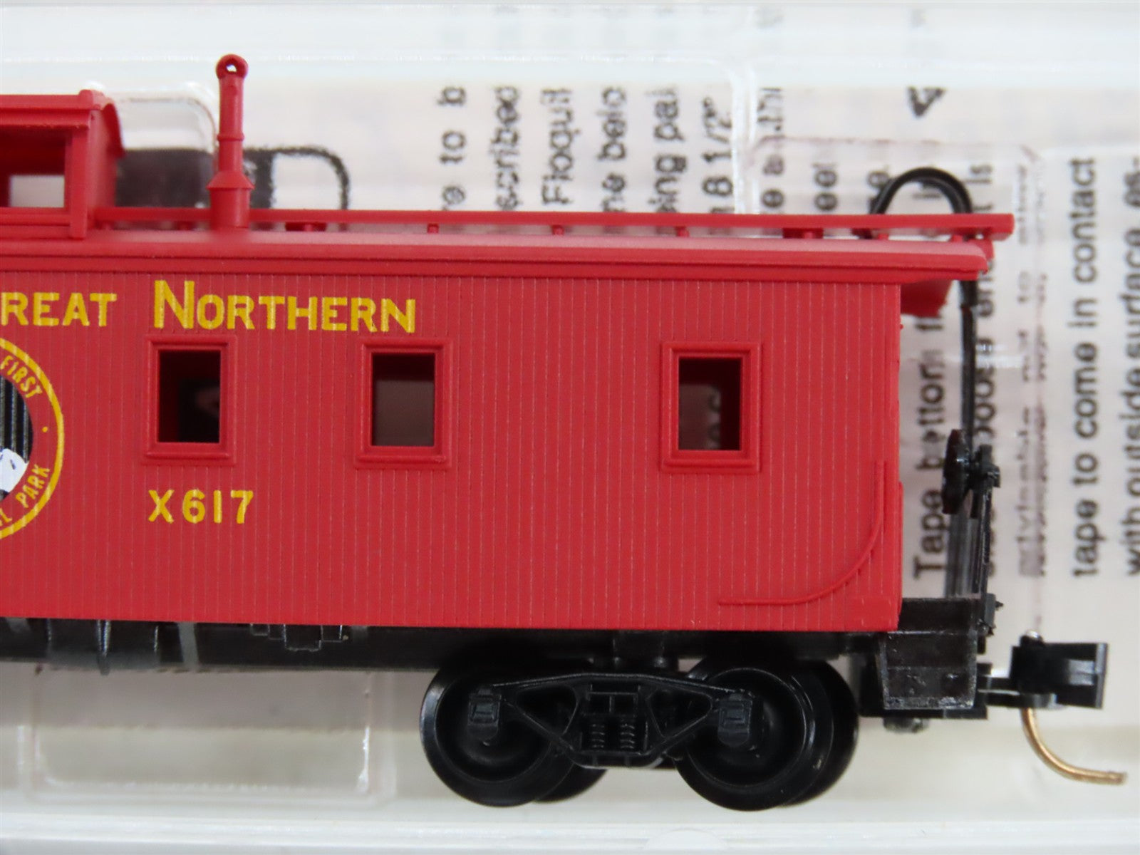 N Scale Micro-Trains MTL 51110 Great Northern 34' Wood-Sheathed Caboose X617 RTR
