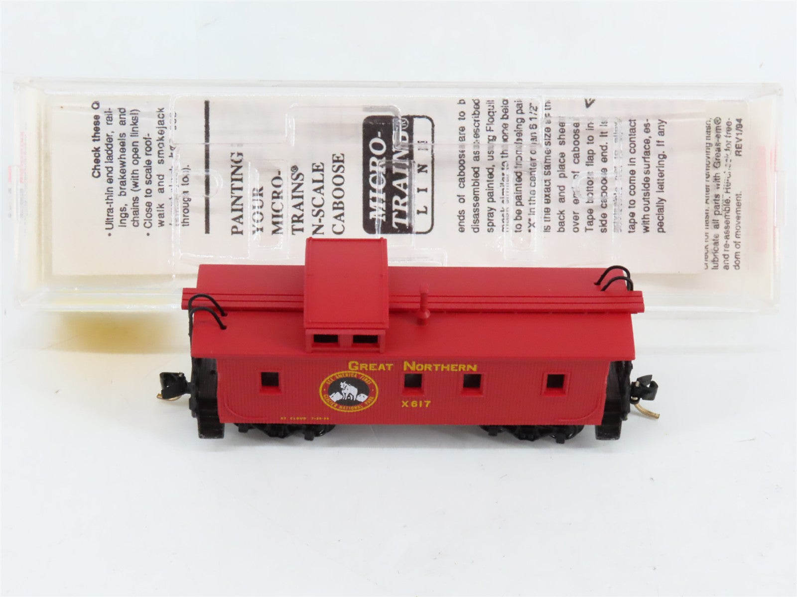 N Scale Micro-Trains MTL 51110 Great Northern 34' Wood-Sheathed Caboose X617 RTR