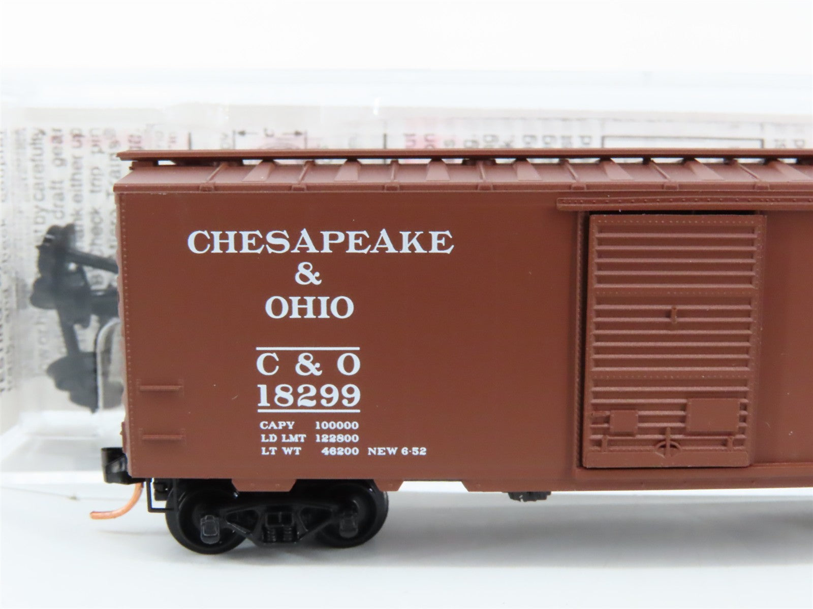 N Scale Micro-Trains MTL 20440 C&O Chesapeake & Ohio 40' Box Car 18299 RTR