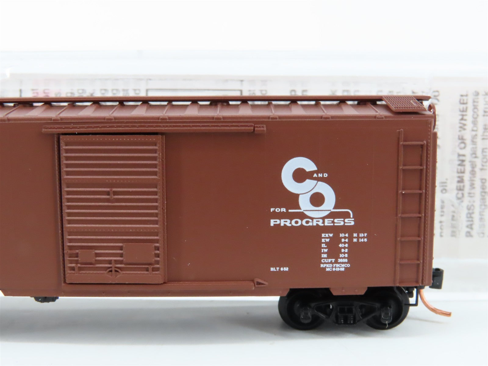 N Scale Micro-Trains MTL 20440 C&O Chesapeake & Ohio 40' Box Car 18299 RTR