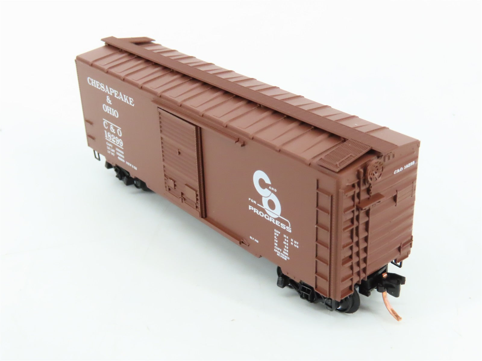 N Scale Micro-Trains MTL 20440 C&O Chesapeake & Ohio 40' Box Car 18299 RTR