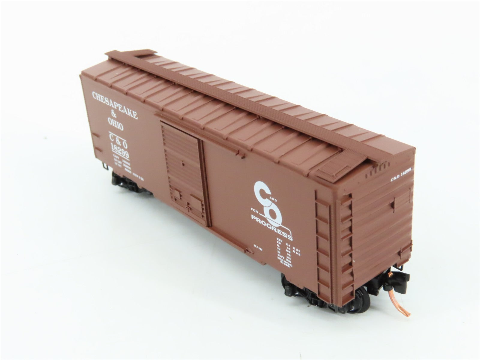 N Scale Micro-Trains MTL 20440 C&O Chesapeake & Ohio 40' Box Car 18299 RTR