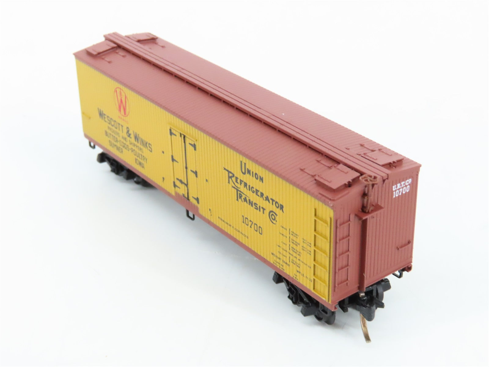 N Scale Micro-Trains MTL 49380 URTC Wescott & Winks 40' Reefer 10700 RTR