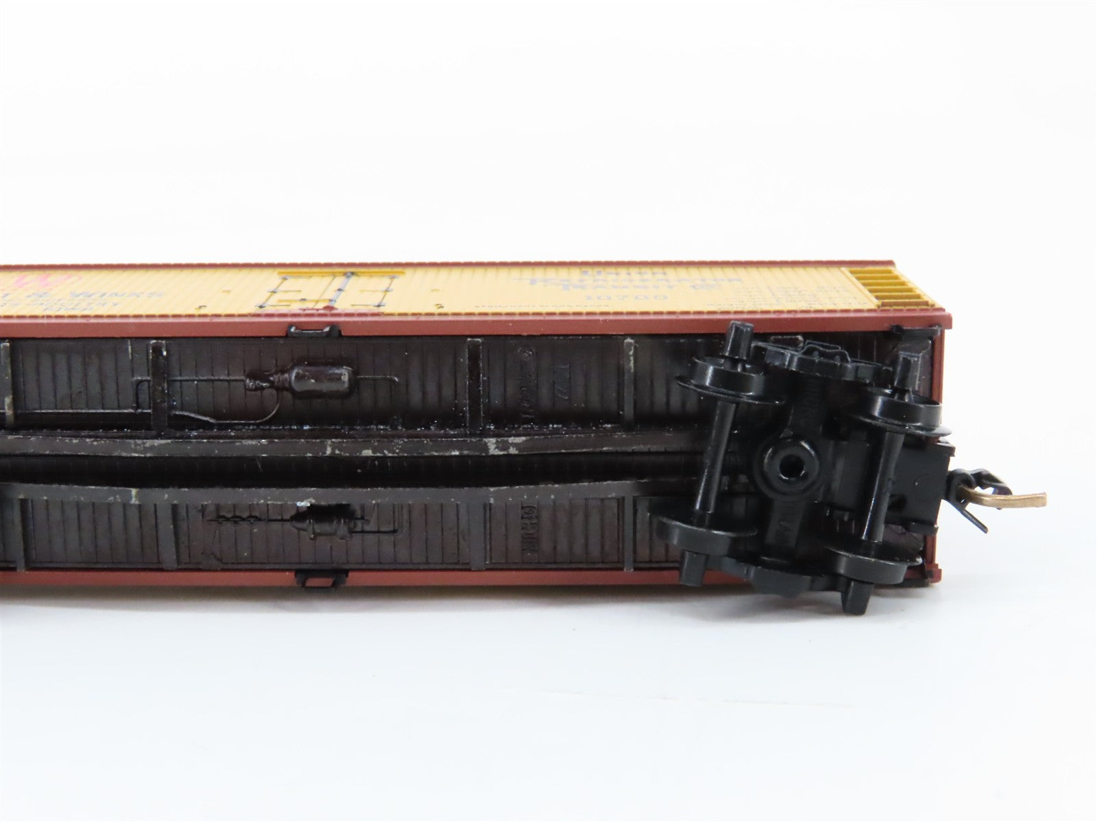 N Scale Micro-Trains MTL 49380 URTC Wescott & Winks 40' Reefer 10700 RTR