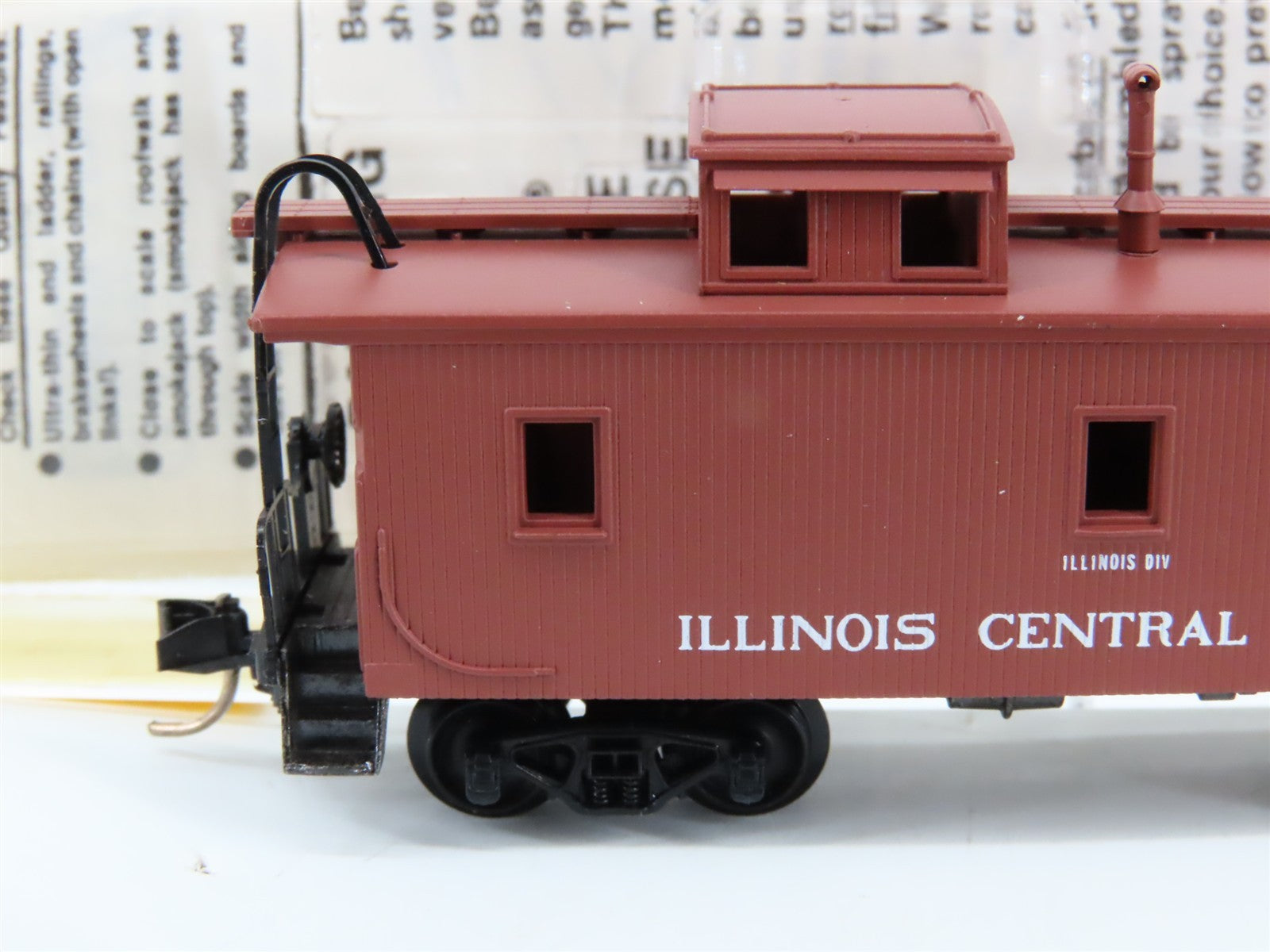 N Scale Micro-Trains MTL 50030 IC Illinois Central 34' Wood Caboose 9251 RTR