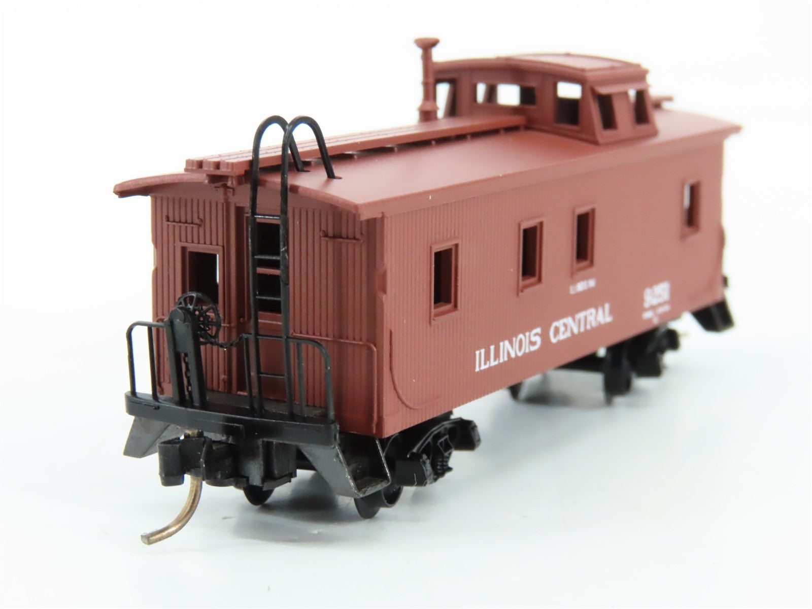 N Scale Micro-Trains MTL 50030 IC Illinois Central 34' Wood Caboose 9251 RTR