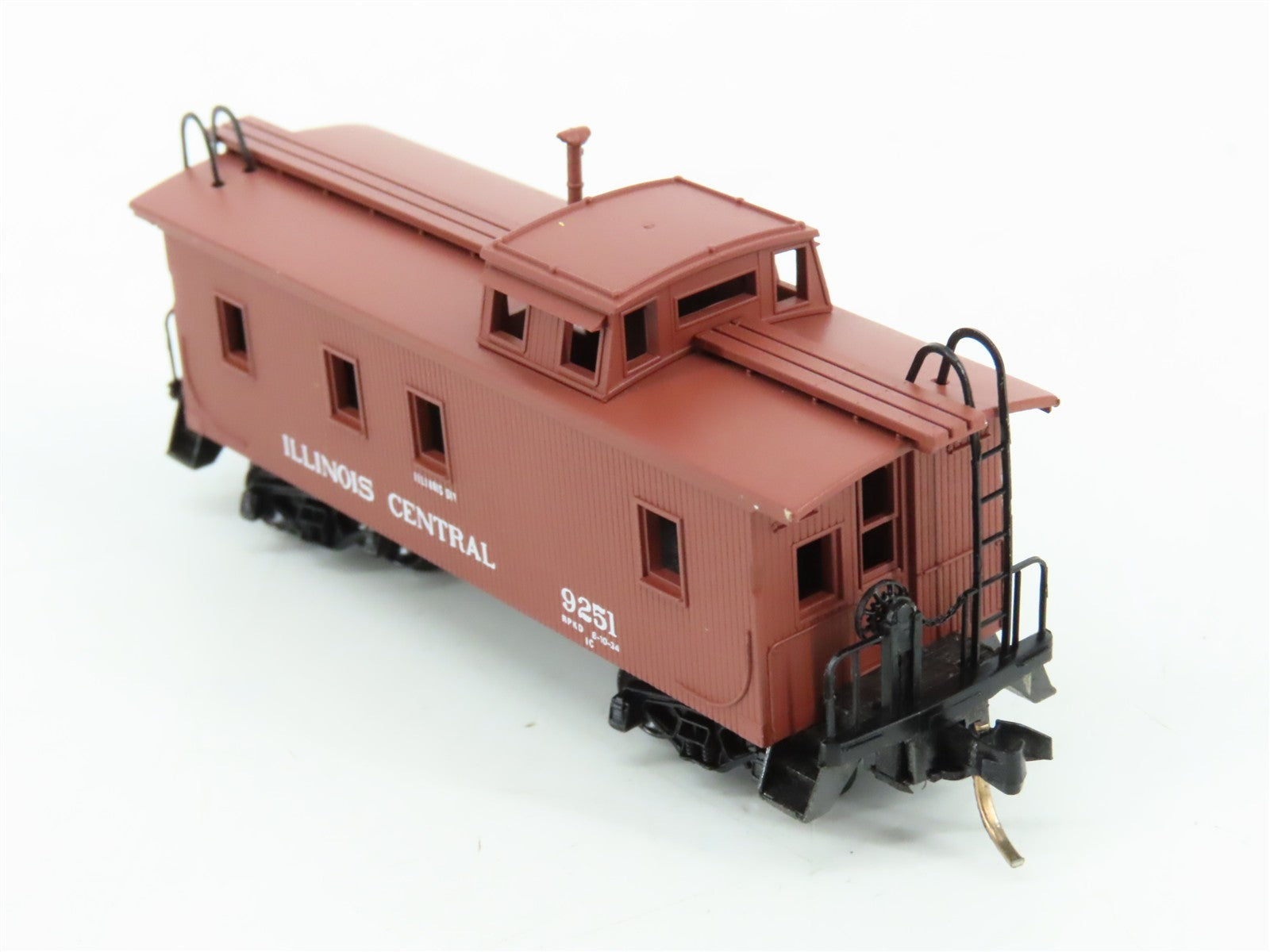 N Scale Micro-Trains MTL 50030 IC Illinois Central 34' Wood Caboose 9251 RTR