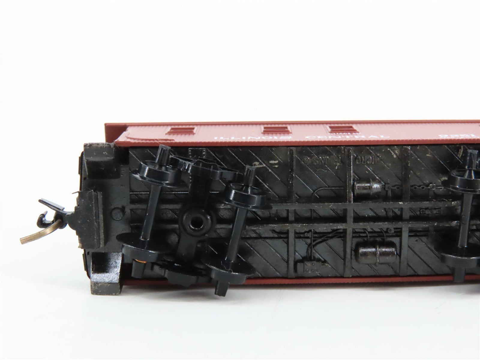 N Scale Micro-Trains MTL 50030 IC Illinois Central 34' Wood Caboose 9251 RTR