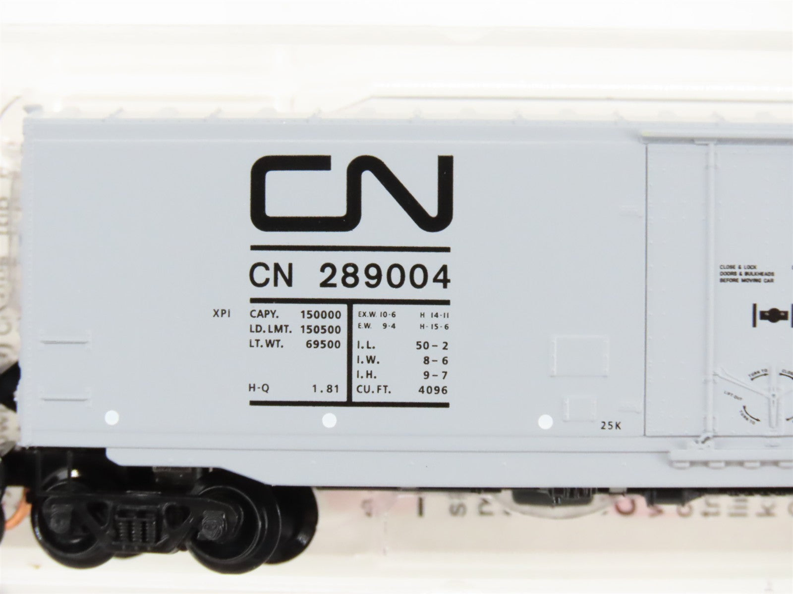 N Scale Micro-Trains MTL 38330 CN Canadian National Box Car 289004 RTR
