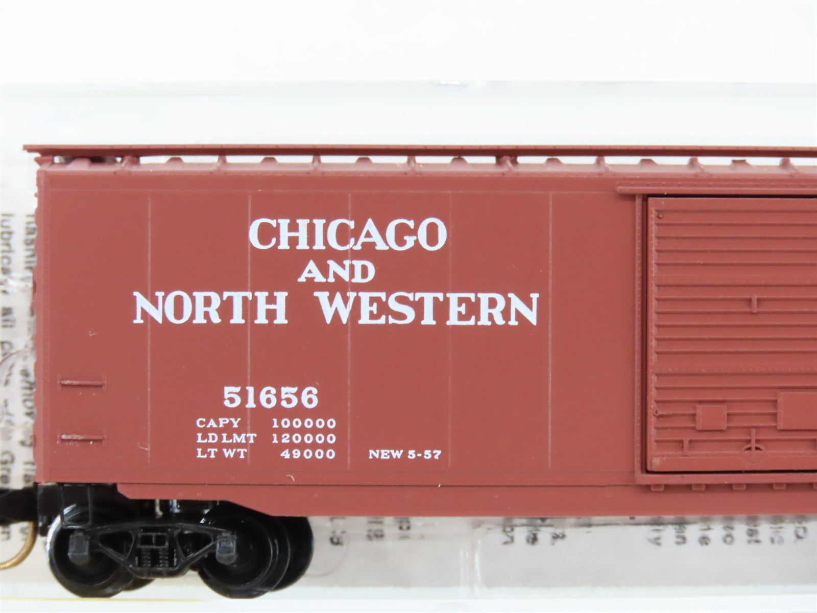 N Scale Micro-Trains MTL 31110 CNW Chicago & North Western 50' Box Car 51656 RTR