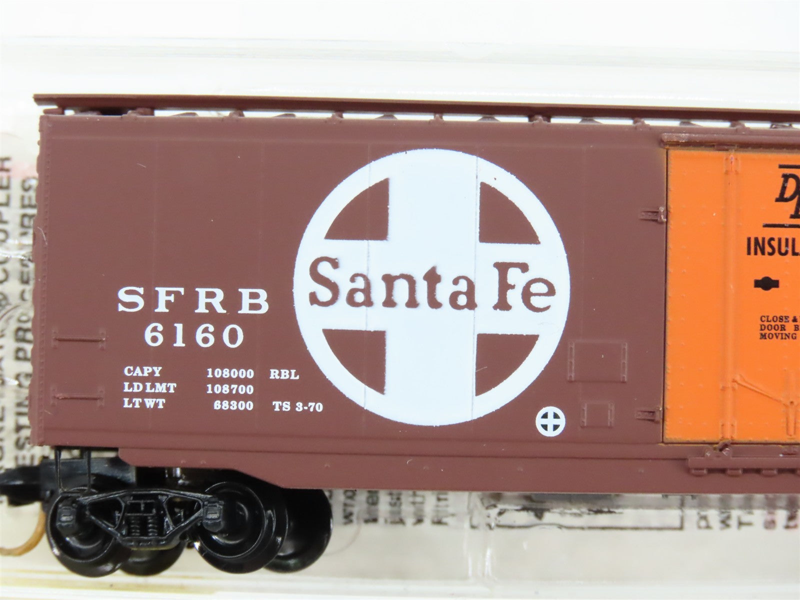 N Scale Micro-Trains MTL 32050/2 SFRB Santa Fe 50' Plug Door Box Car 6160 RTR