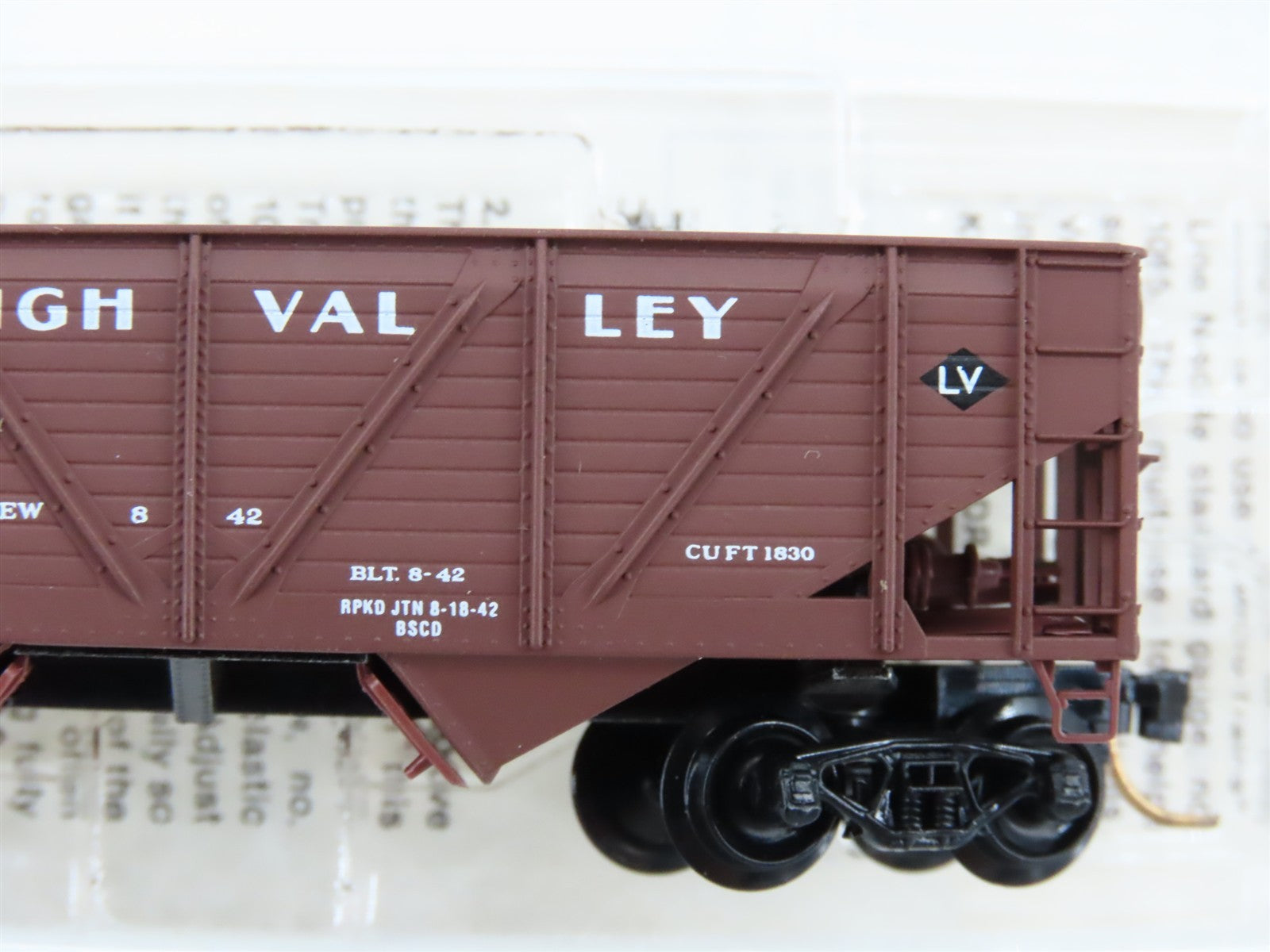 N Scale Micro-Trains MTL 57030 LV Lehigh Valley 33' 2-Bay Open Hopper 14231 RTR