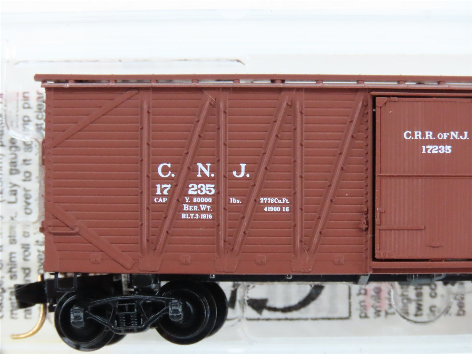 N Scale Micro-Trains MTL 28040 Central Railroad of New Jersey 40' Box Car RTR