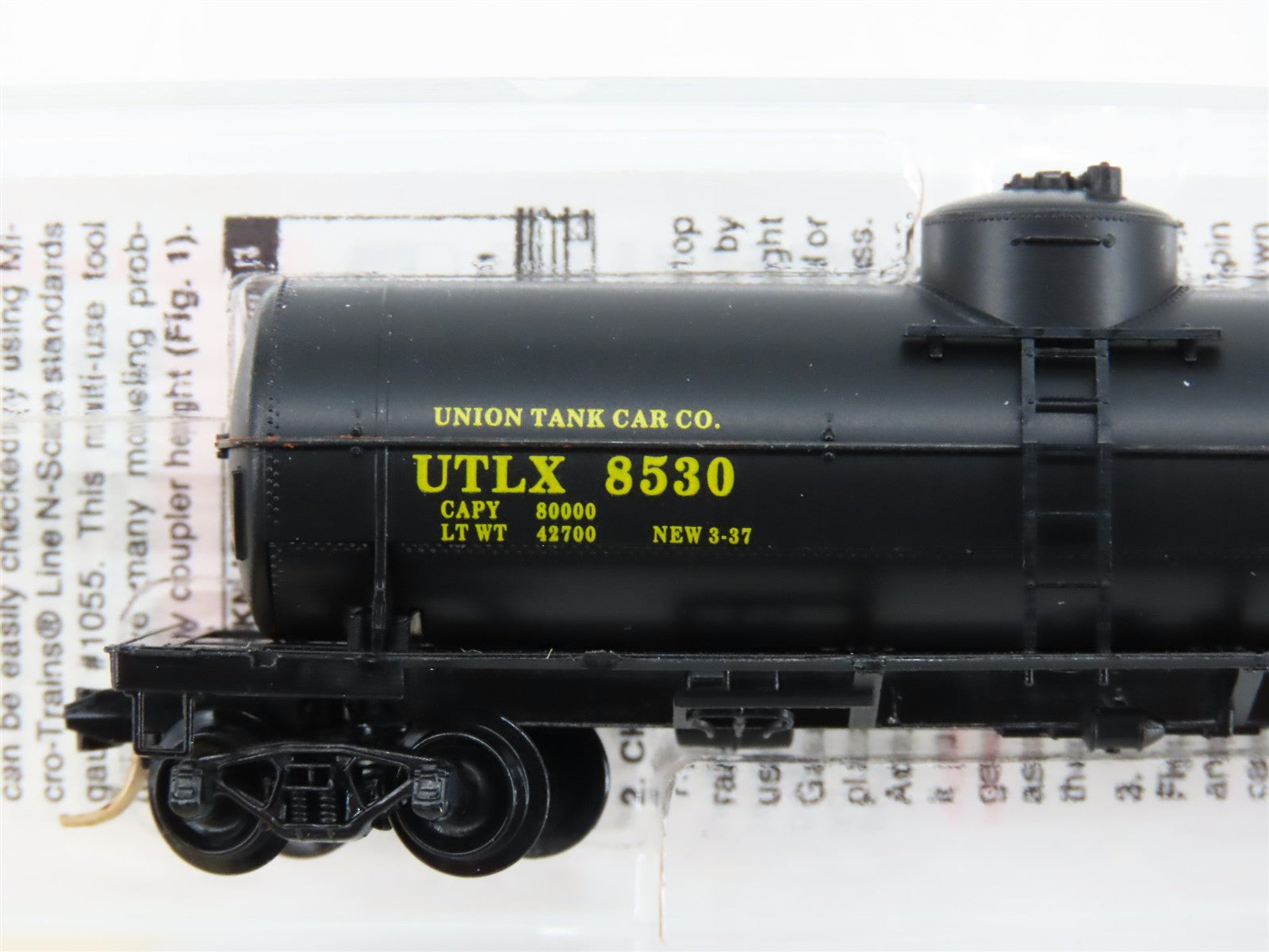 N Scale Micro-Trains MTL 65060 UTLX Union Tank Car Co. 39' Tank Car 8530 RTR