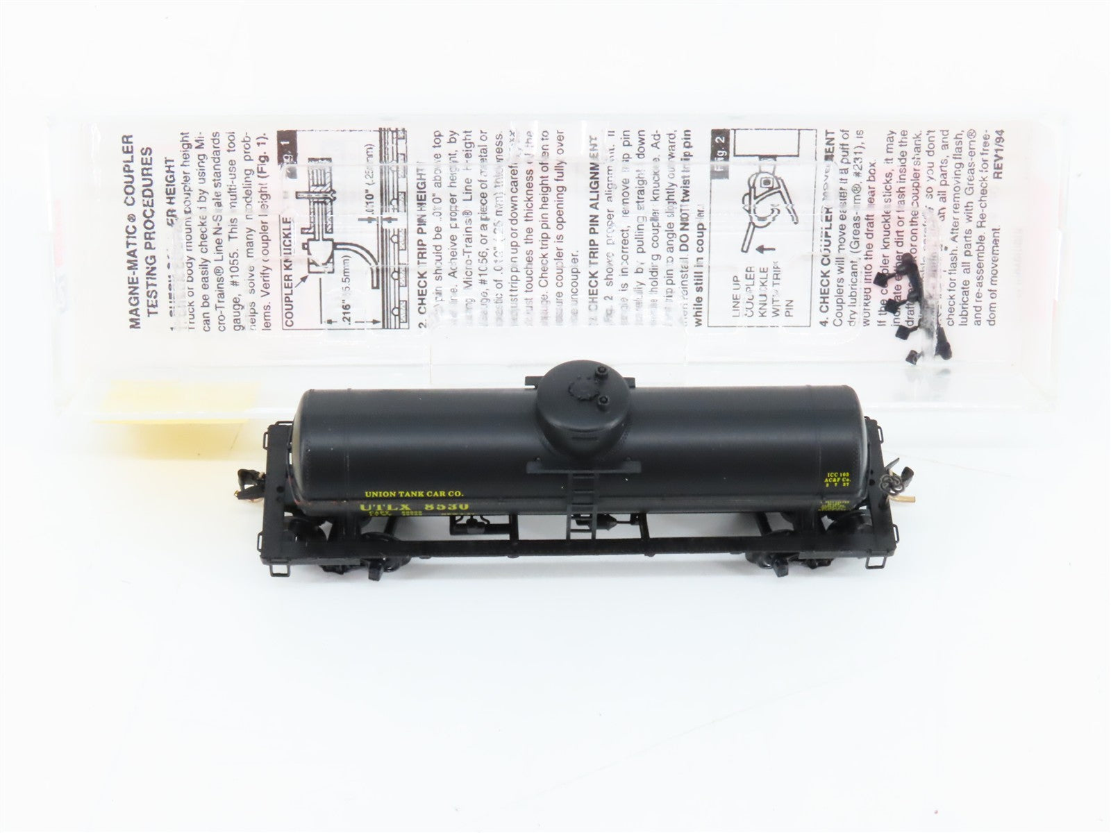 N Scale Micro-Trains MTL 65060 UTLX Union Tank Car Co. 39' Tank Car 8530 RTR