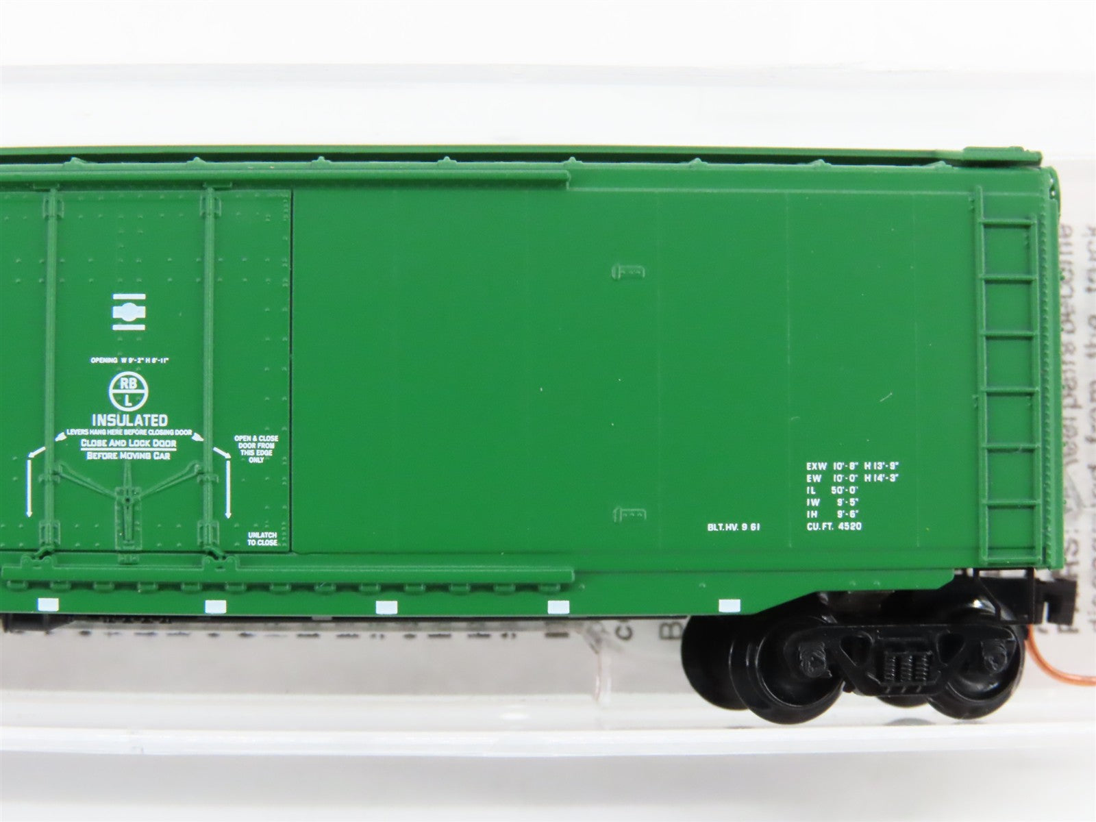 N Scale Micro-Trains MTL 32090 Burlington Refrigerator Express 50' Box Car RTR