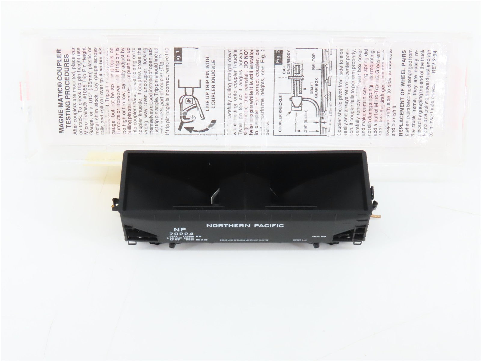 N Scale Micro-Trains MTL 55080 NP Northern Pacific 33' 2-Bay Hopper 70224 RTR