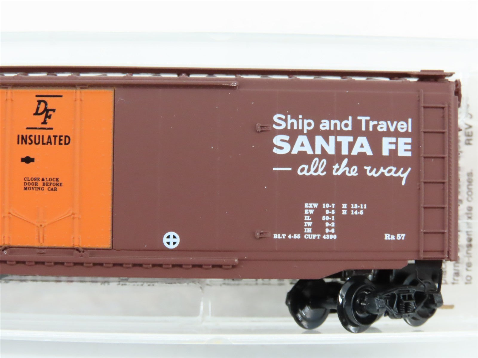 N Scale Micro-Trains MTL 32050/1 SFRB Santa Fe 50' Plug Door Box Car 6153 RTR