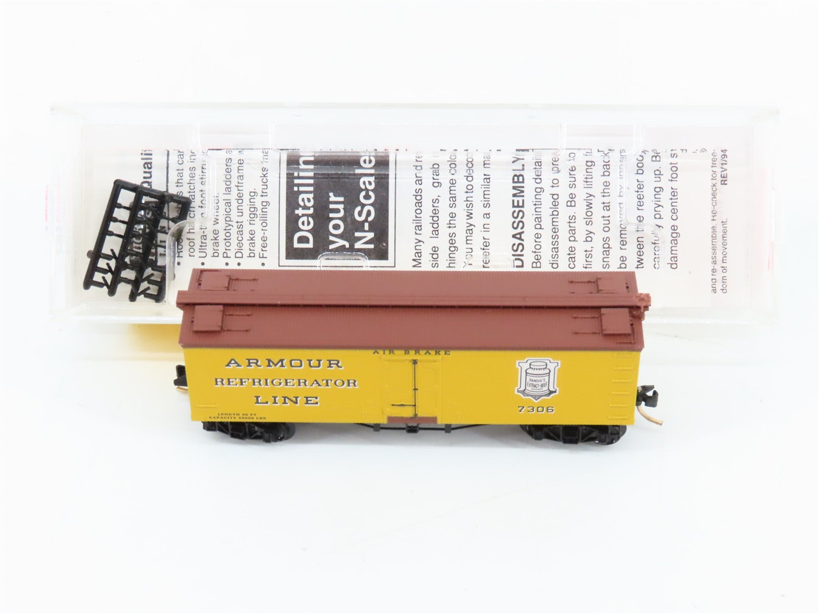 N Scale Micro-Trains MTL 58030 Armour Refrigerator Line 36' Reefer 7306 RTR