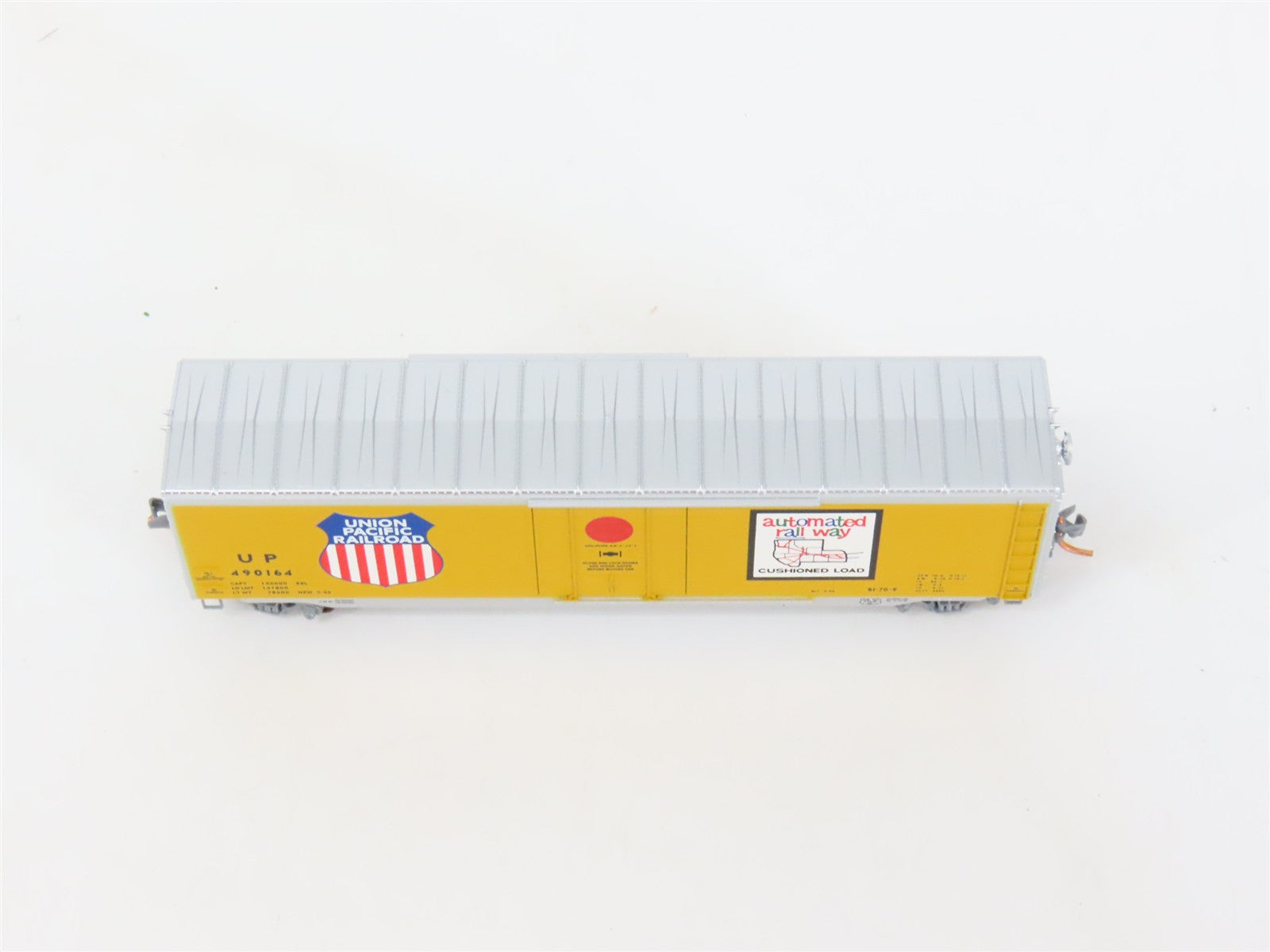 N Scale Micro-Trains MTL 38280 UP Union Pacific 50' Plug Door Box Car 490164 RTR