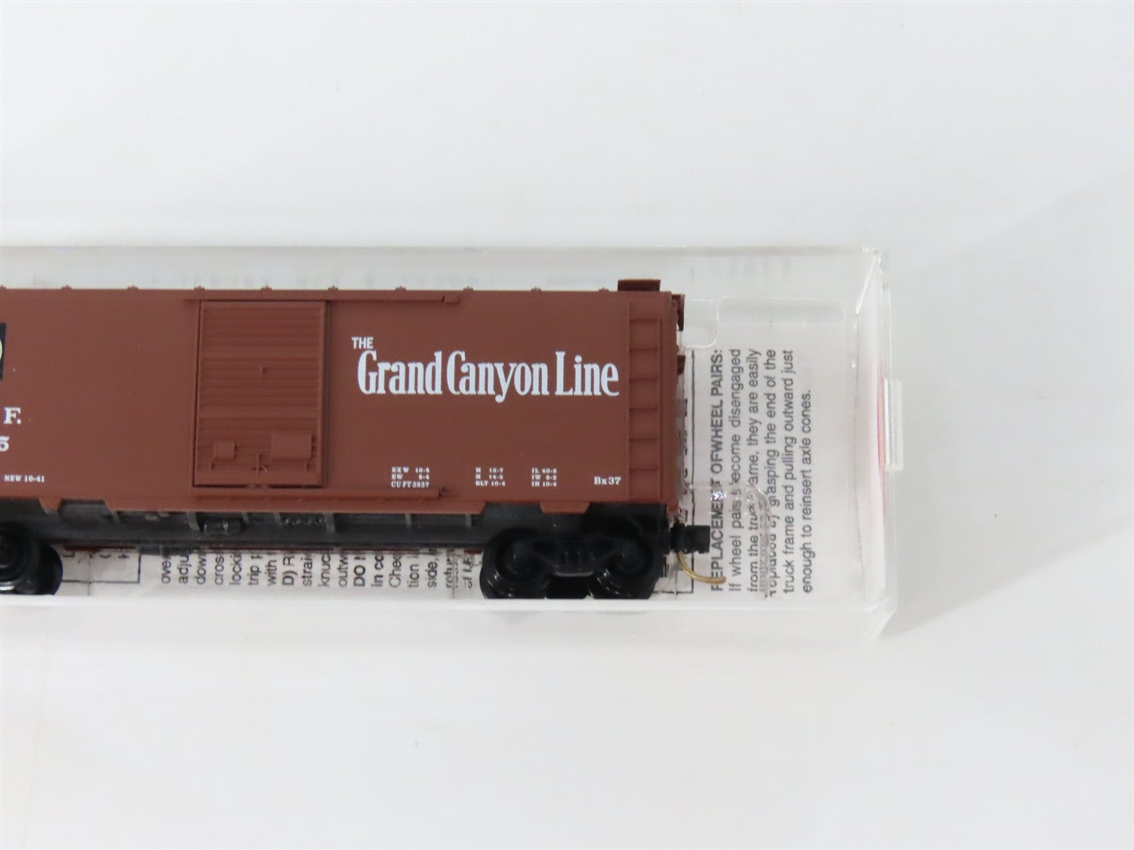 N Scale Micro-Trains MTL 20060 ATSF Santa Fe Grand Canyon 40' Box Car 143585 RTR