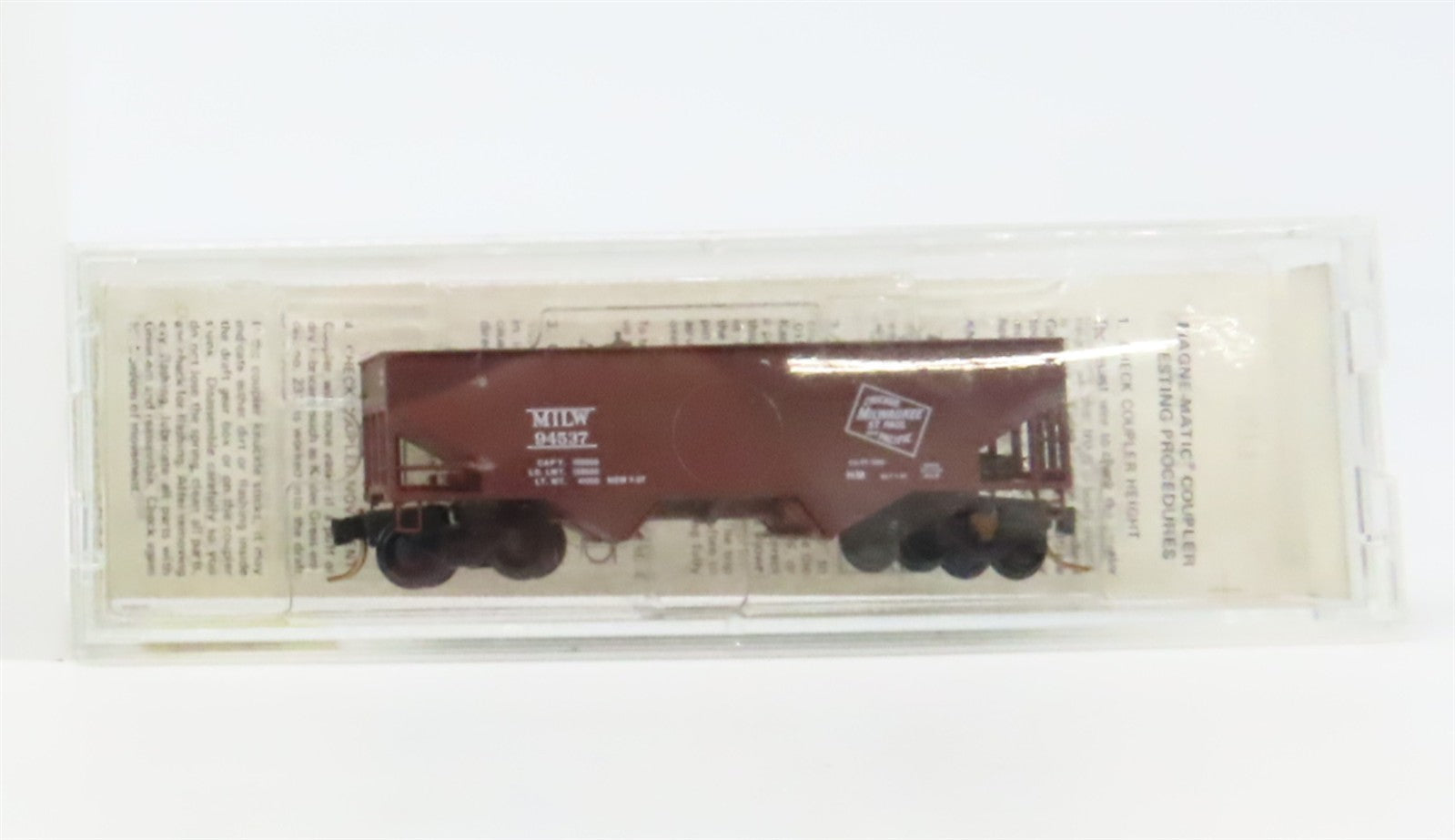 N Scale Micro-Trains MTL 55300 MILW Milwaukee Road 33' 2-Bay Hopper 94537 RTR