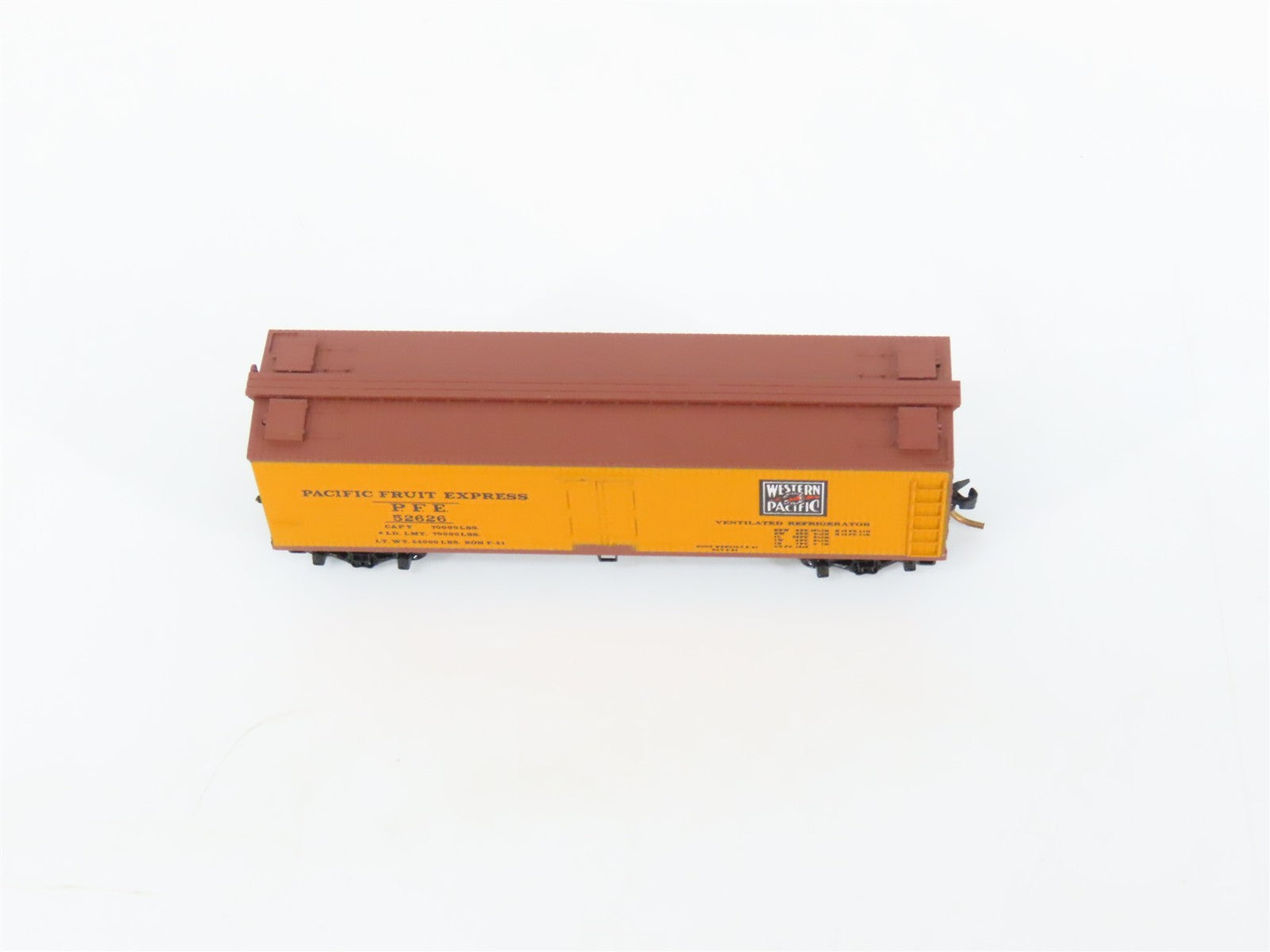 N Scale Micro-Trains MTL 47290 PFE Pacific Fruit Express 40' Reefer 52626 RTR